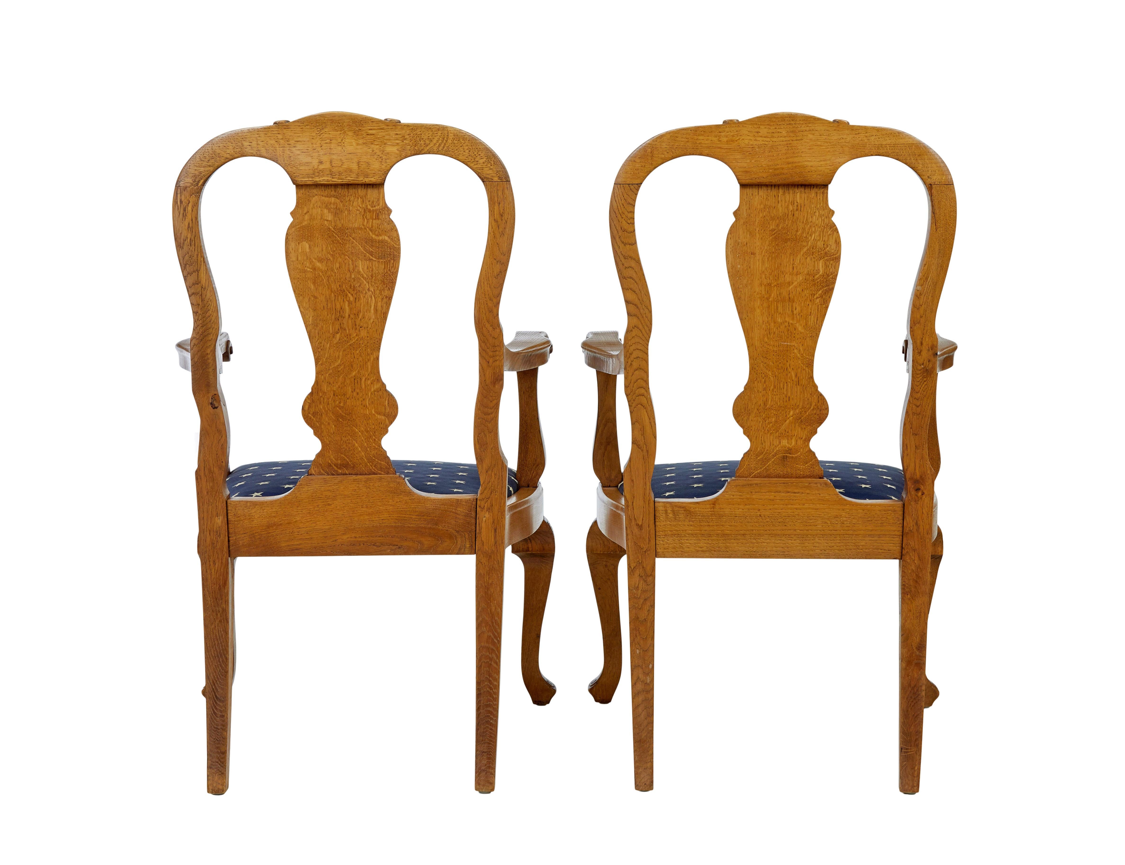 Sculpté à la main Pair of carved oak 19th century armchairs en vente