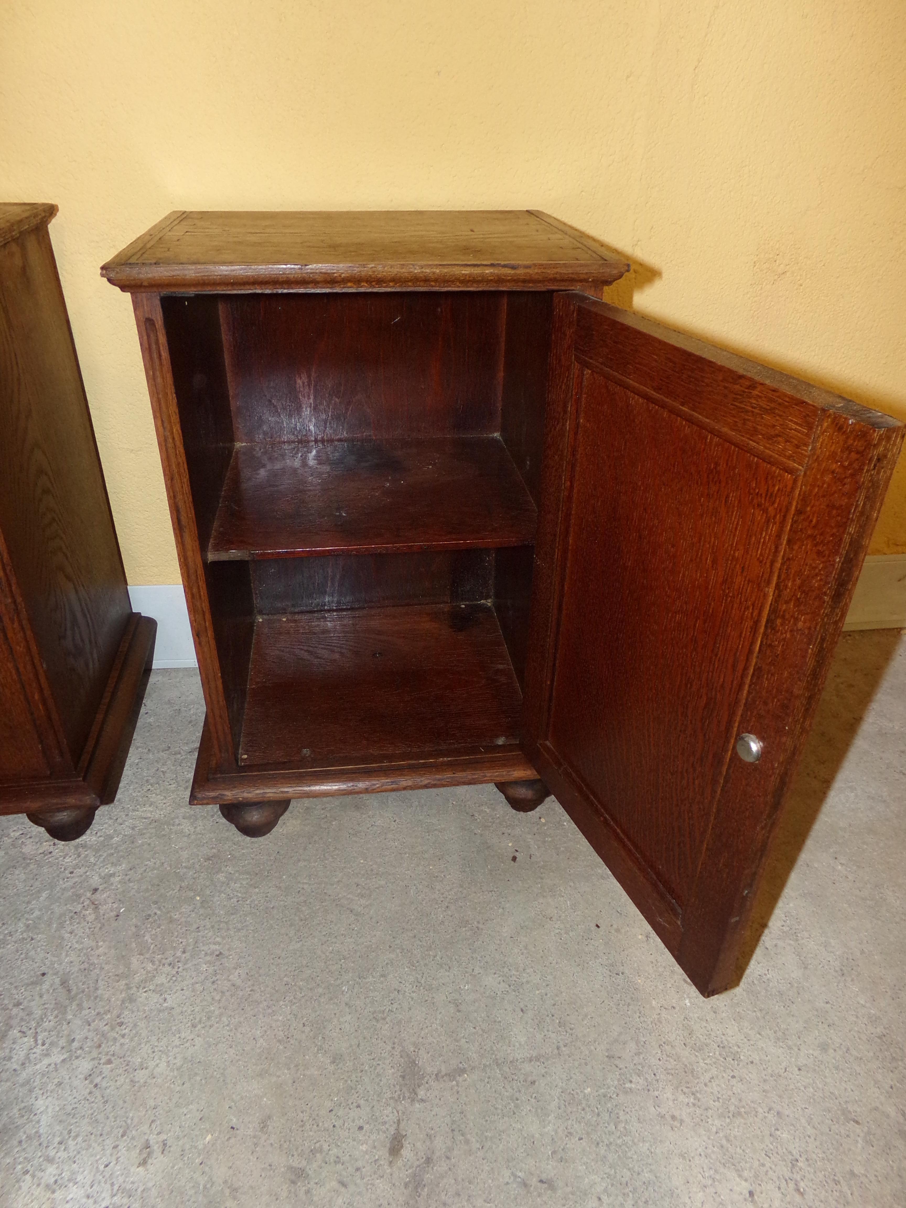 Renaissance Revival Pair of Carved Oak Bedside Cabinets For Sale
