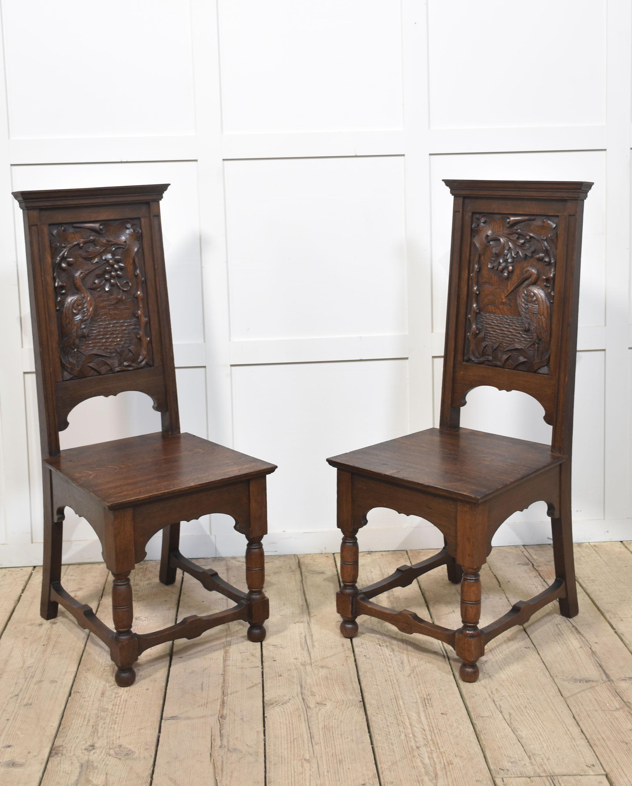Pair of carved oak hall chairs im Angebot 1