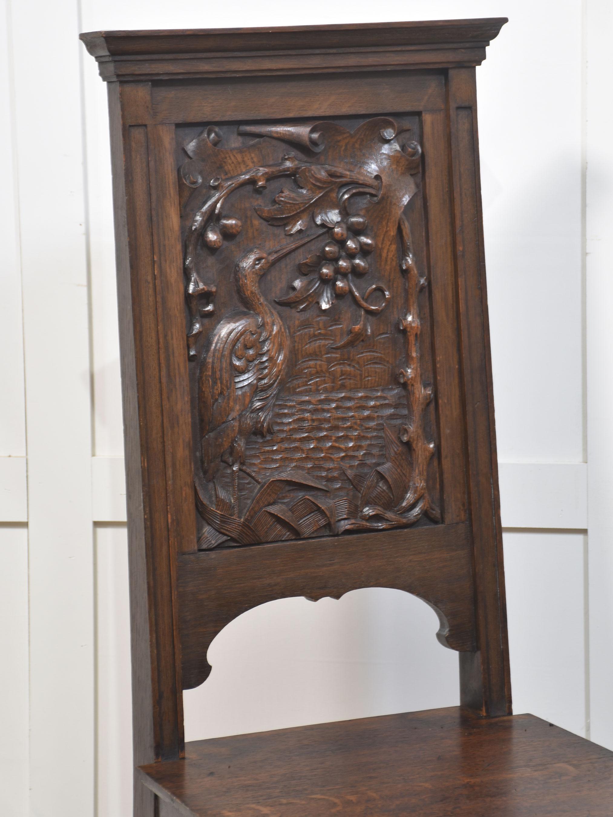 Pair of carved oak hall chairs im Angebot 2