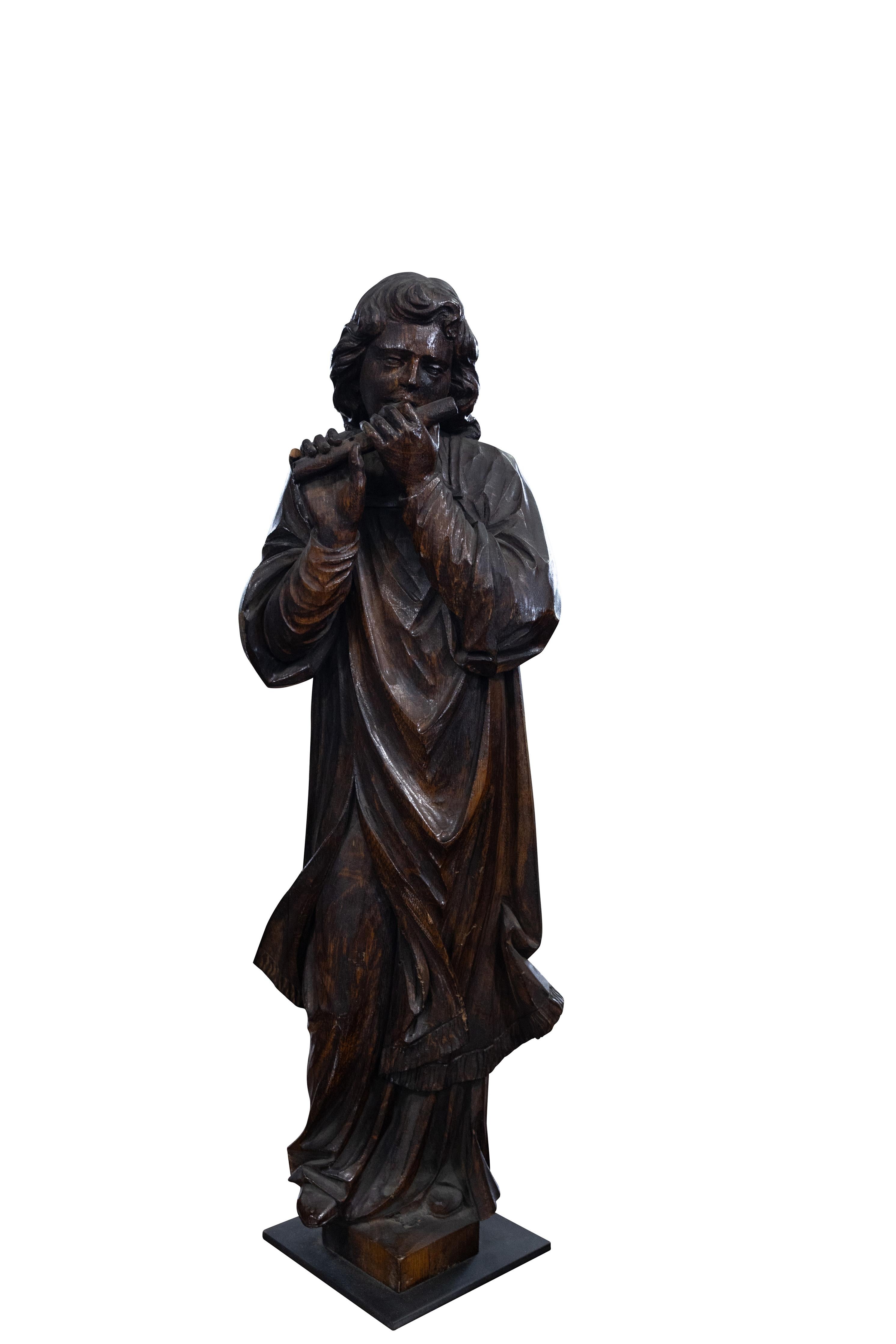 XX secolo Pair of Carved Oak Musicians in vendita