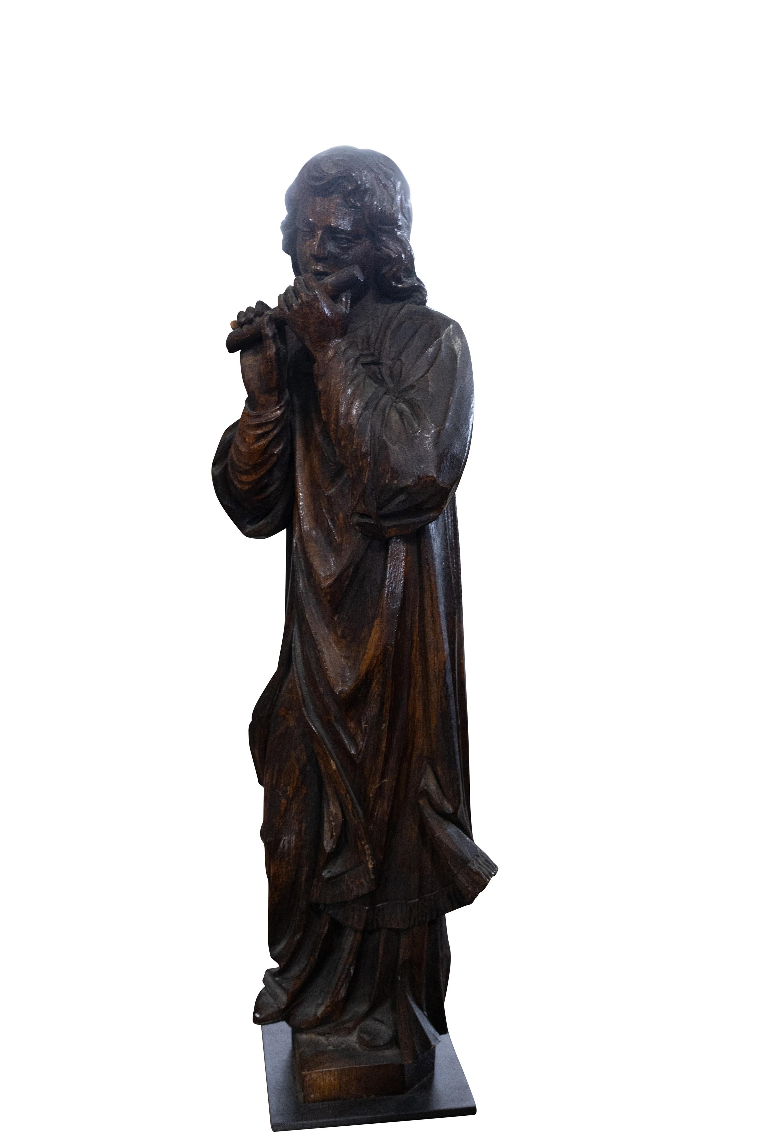 Quercia Pair of Carved Oak Musicians in vendita