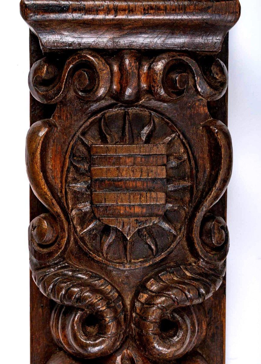 Ein Paar geschnitzte Eichenholztafeln, Saint-Jacques Le Majeur: Periode: 17. Jahrhundert im Angebot 1