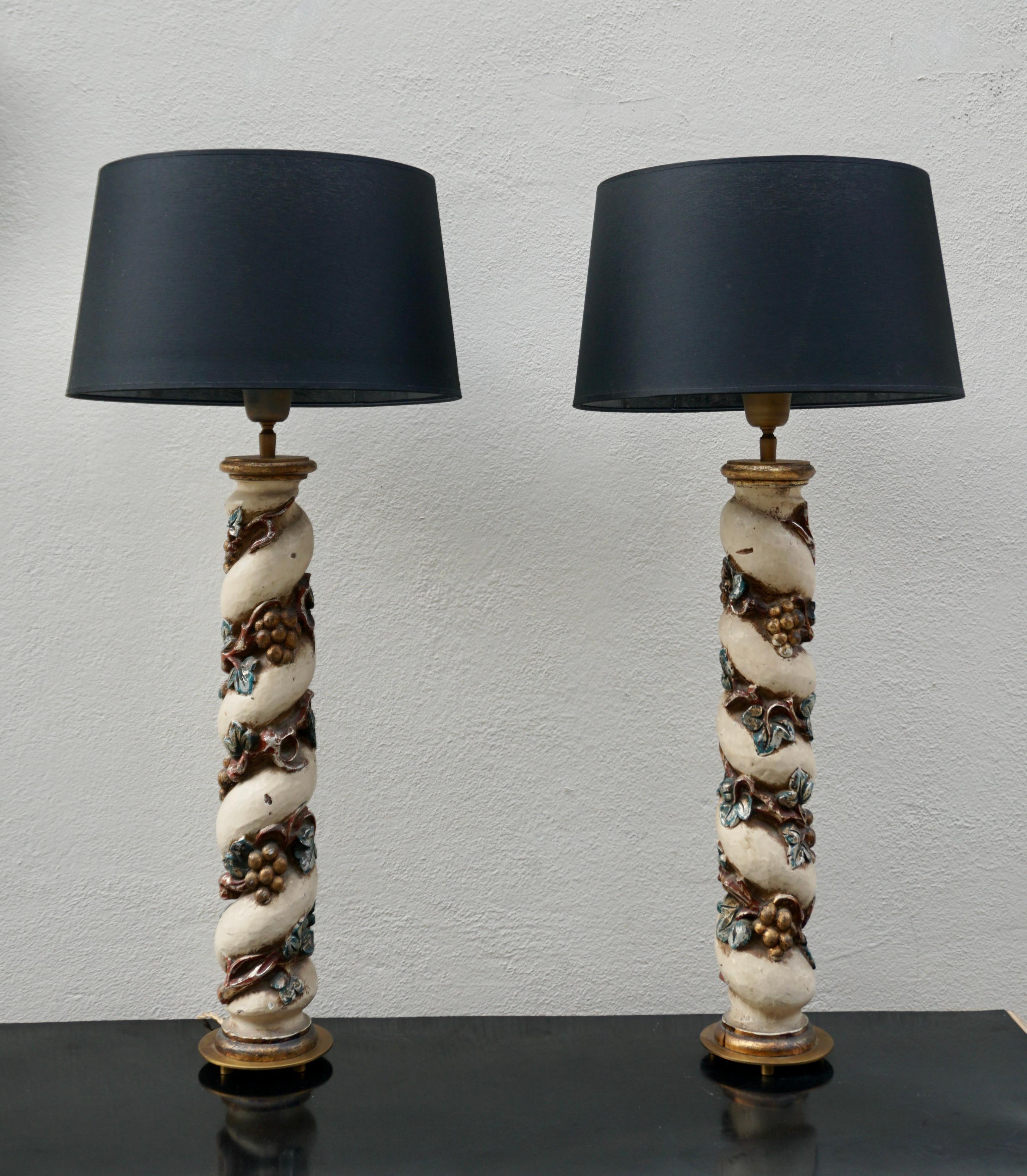A very beautiful pair of twisted 20th century carved Italian Solomonic Columns made into table lamps and mounted on round brass bases. Created in Italy during the 19th century, each of this pair of wooden fragments features a turned Solomonic column