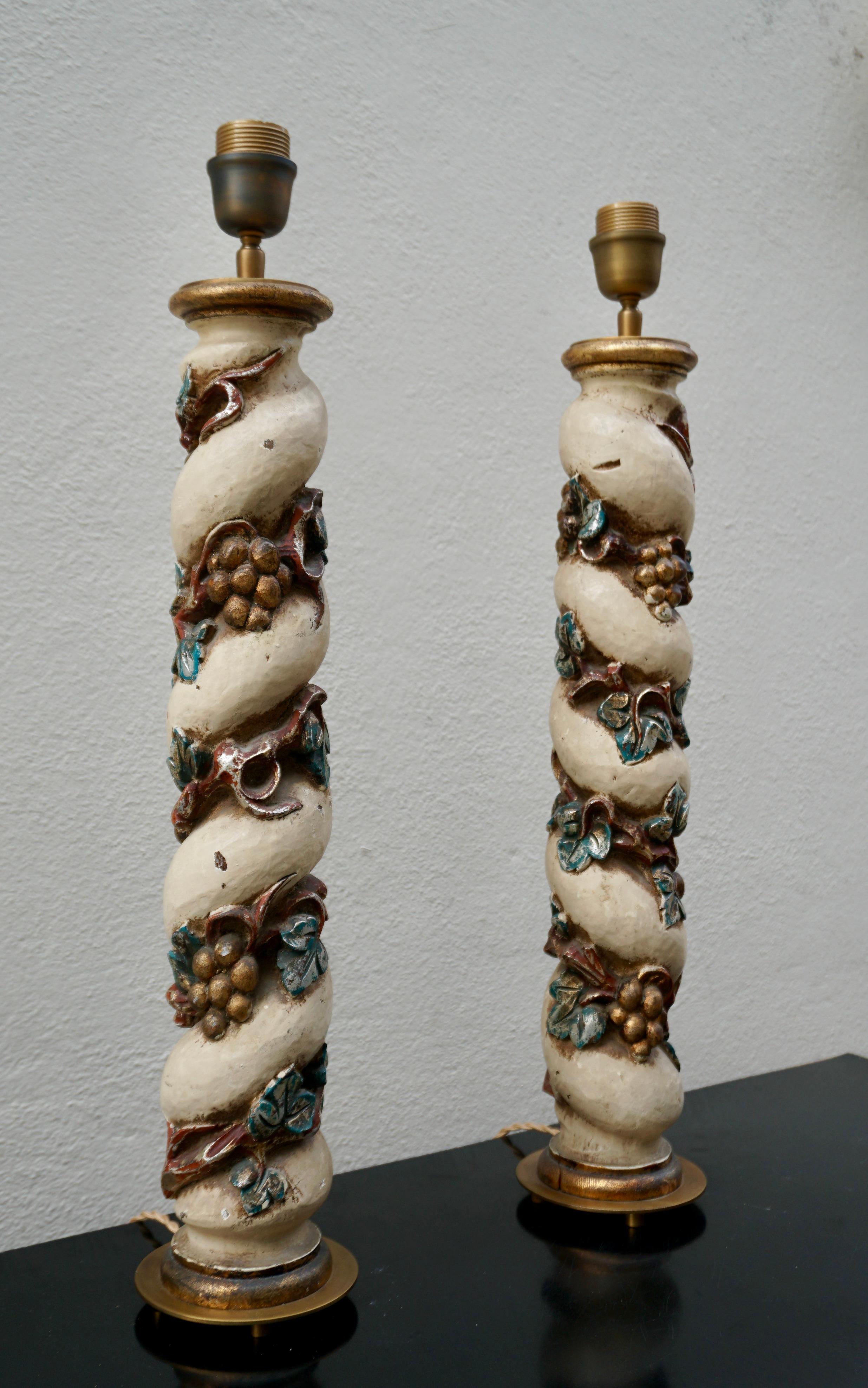 Pair of Carved Polychromed Italian Solomonic Columns Mounted as Lamps In Good Condition For Sale In Antwerp, BE