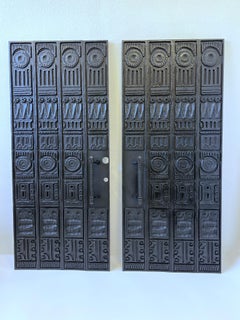 Coppia di pannelli per porta in legno rosso intagliato di Evelyn Ackerman