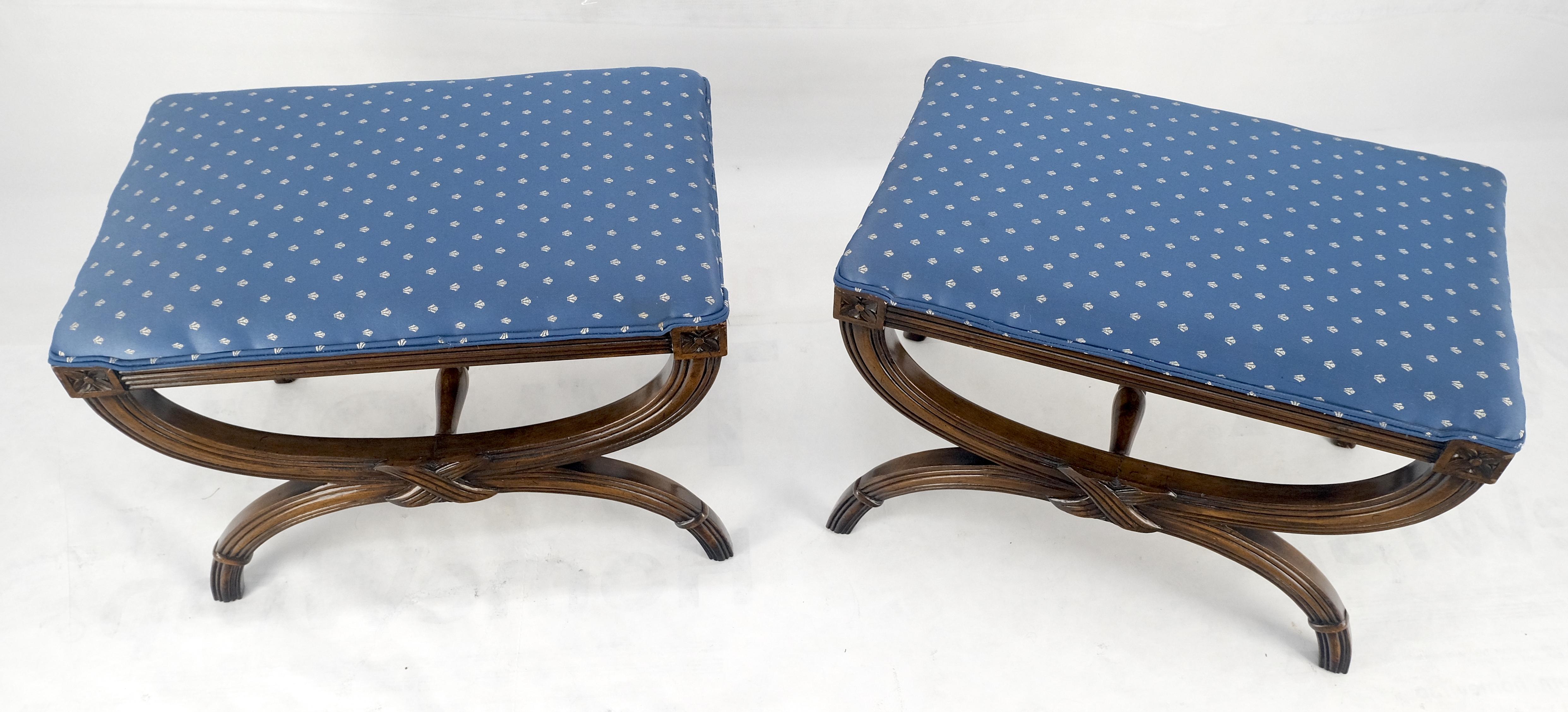 XX secolo Coppia di panche intagliate con tappezzeria blu in stile Regency MINT in vendita