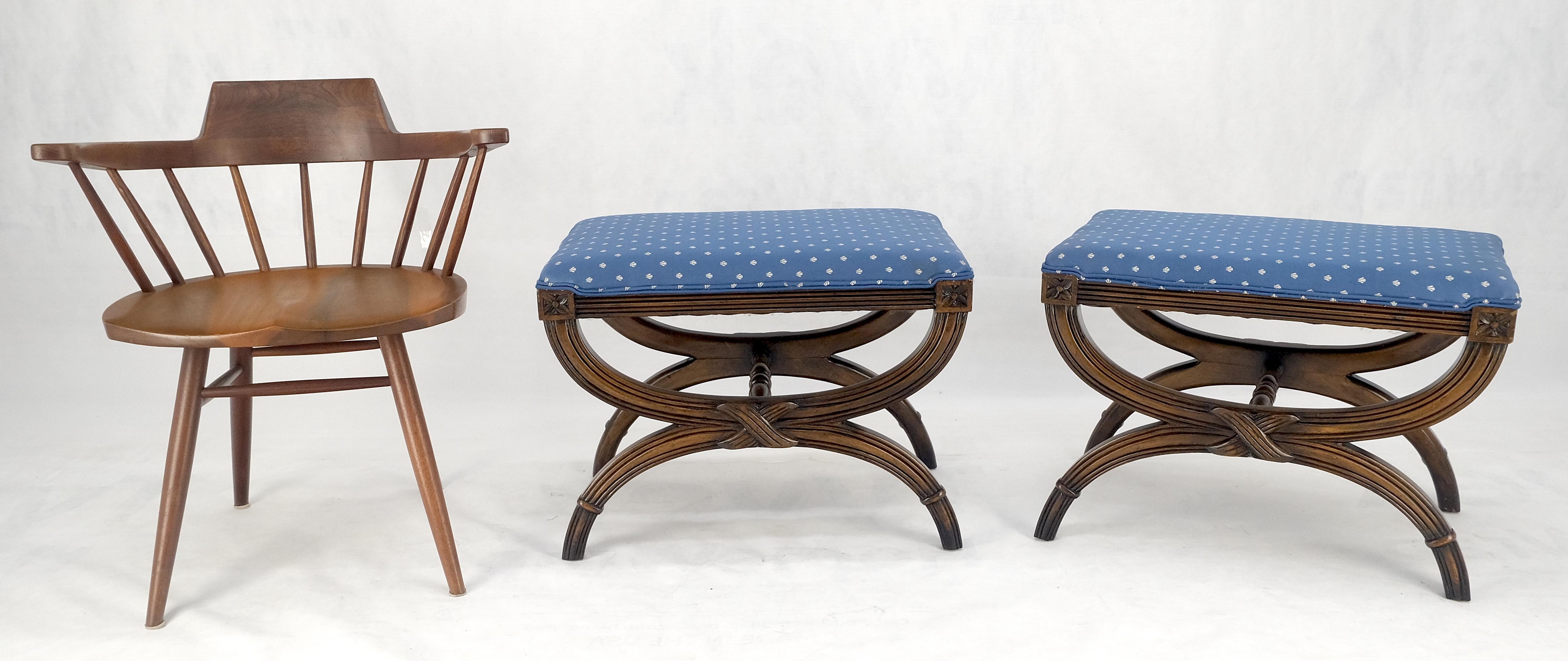 Coppia di panche intagliate con tappezzeria blu in stile Regency MINT in vendita 3