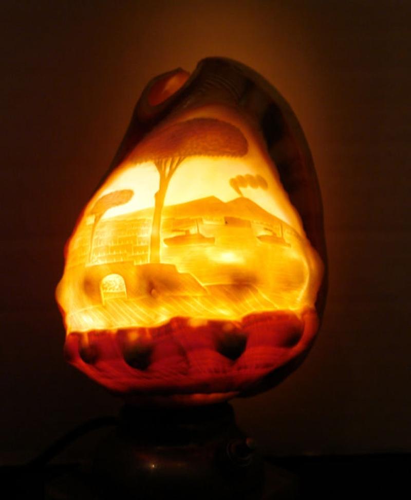 Pair of Carved Shell Cameo Lamps In Good Condition In New York, NY