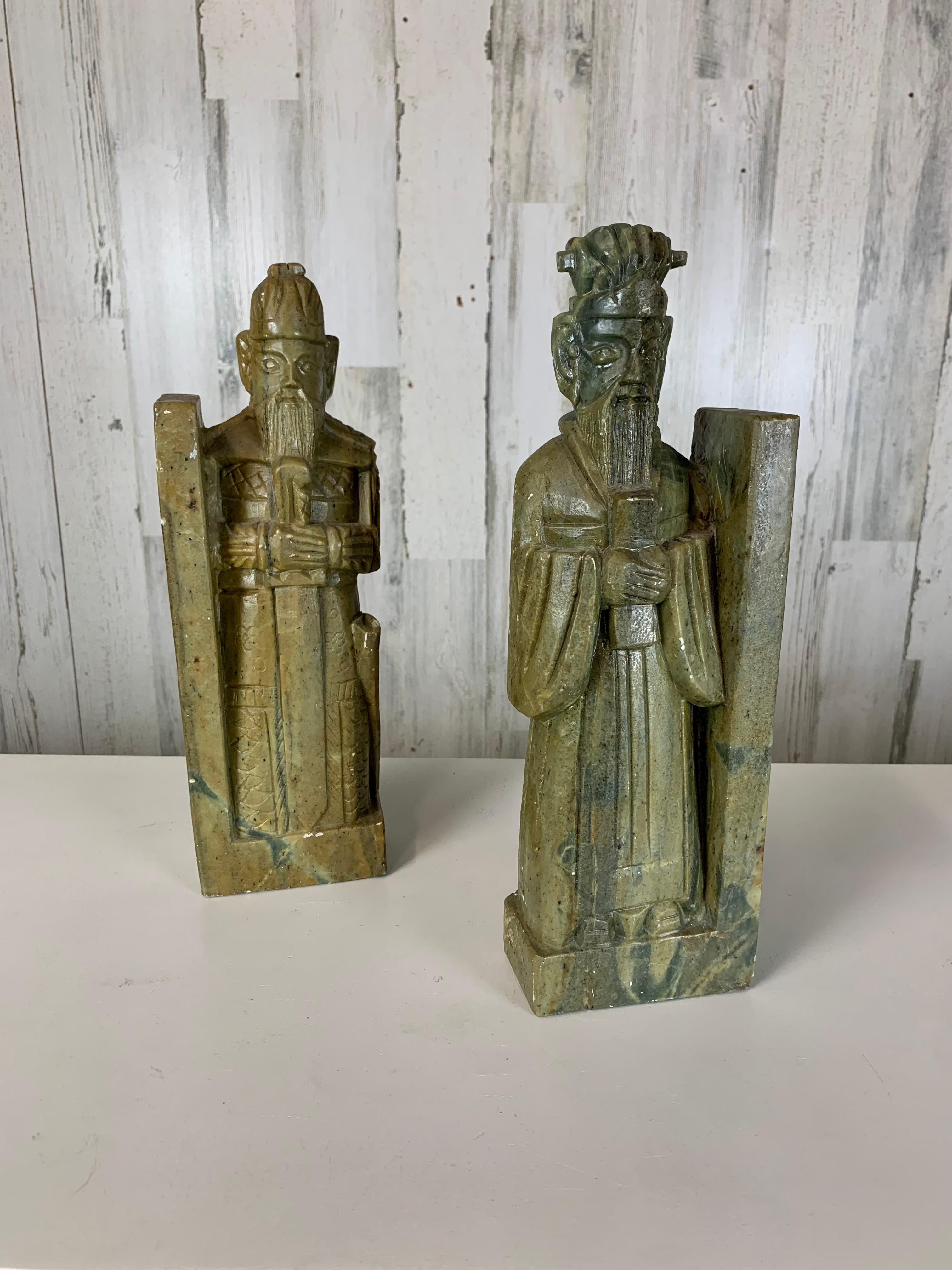 Asia orientale Coppia di fermalibri in pietra ollare scolpita Scholar- Warrior in vendita