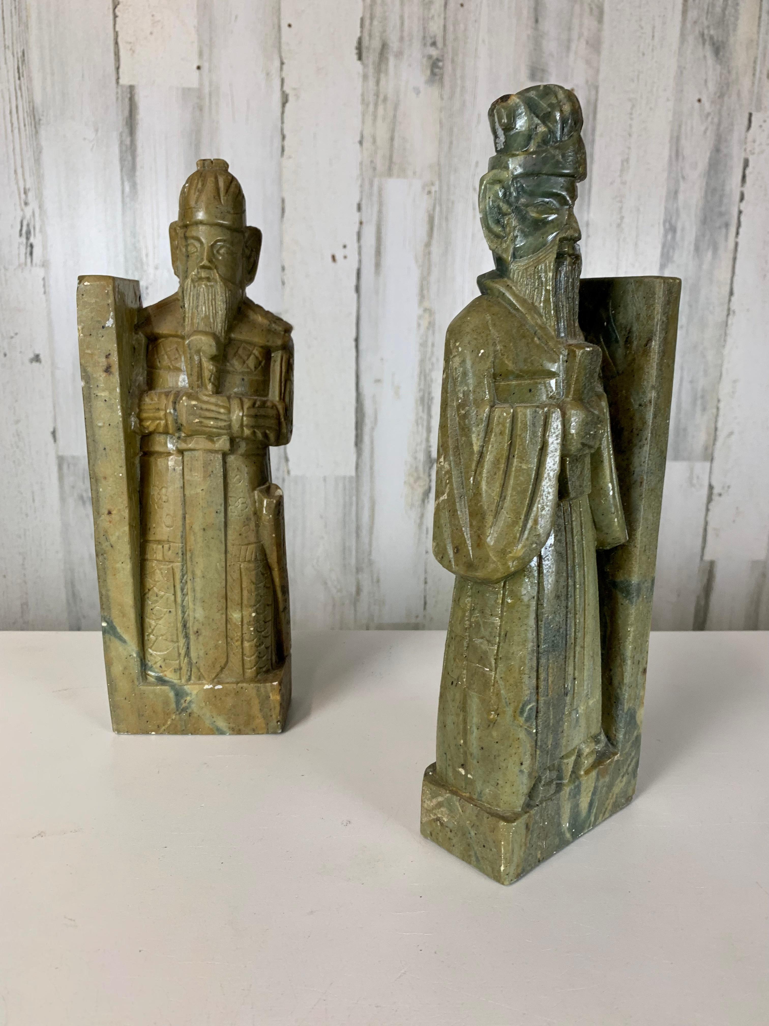 XX secolo Coppia di fermalibri in pietra ollare scolpita Scholar- Warrior in vendita