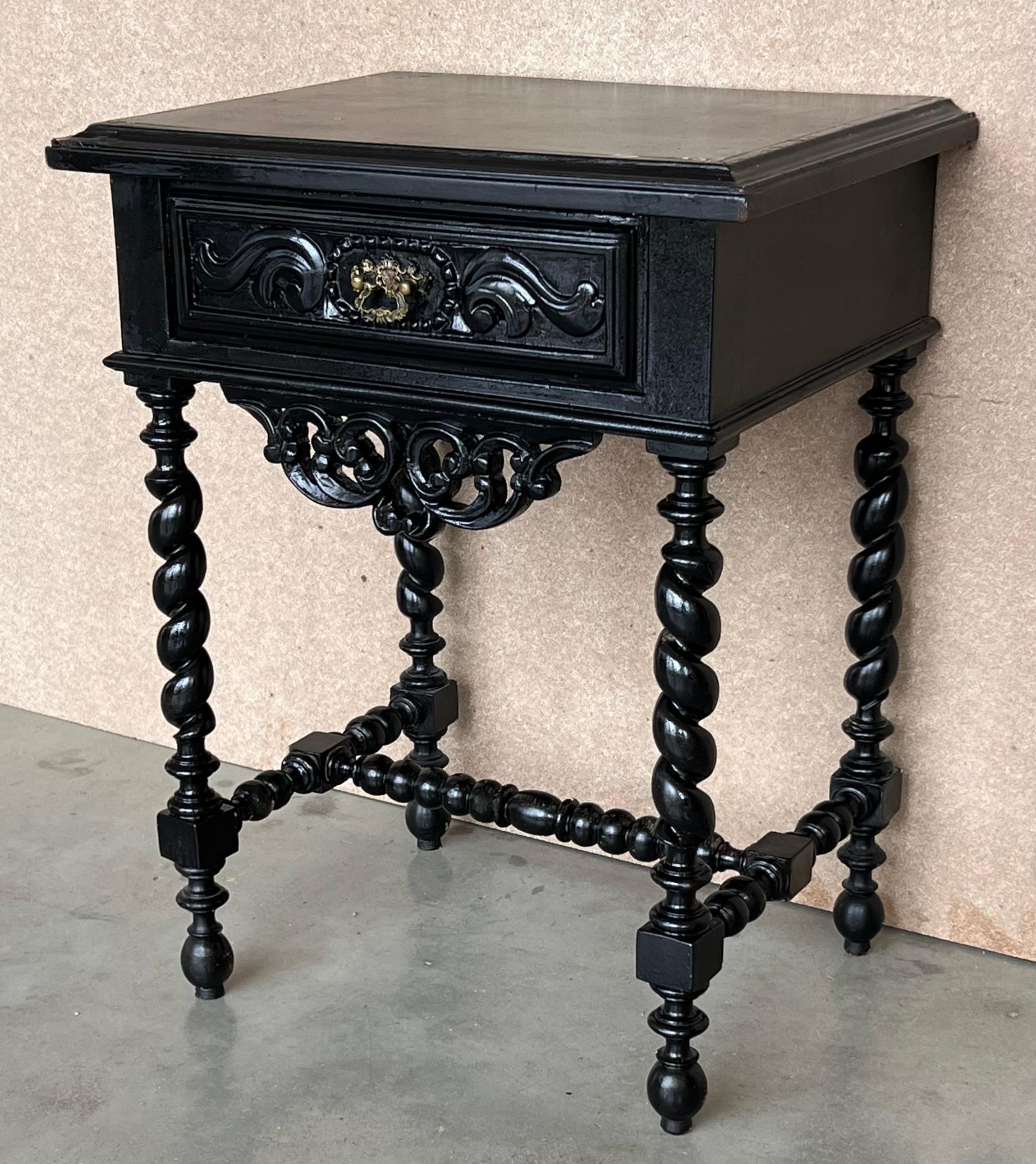 Hand-Carved Pair of Carved Spanish Nightstands with Solomonic Columns and Drawer in Black For Sale