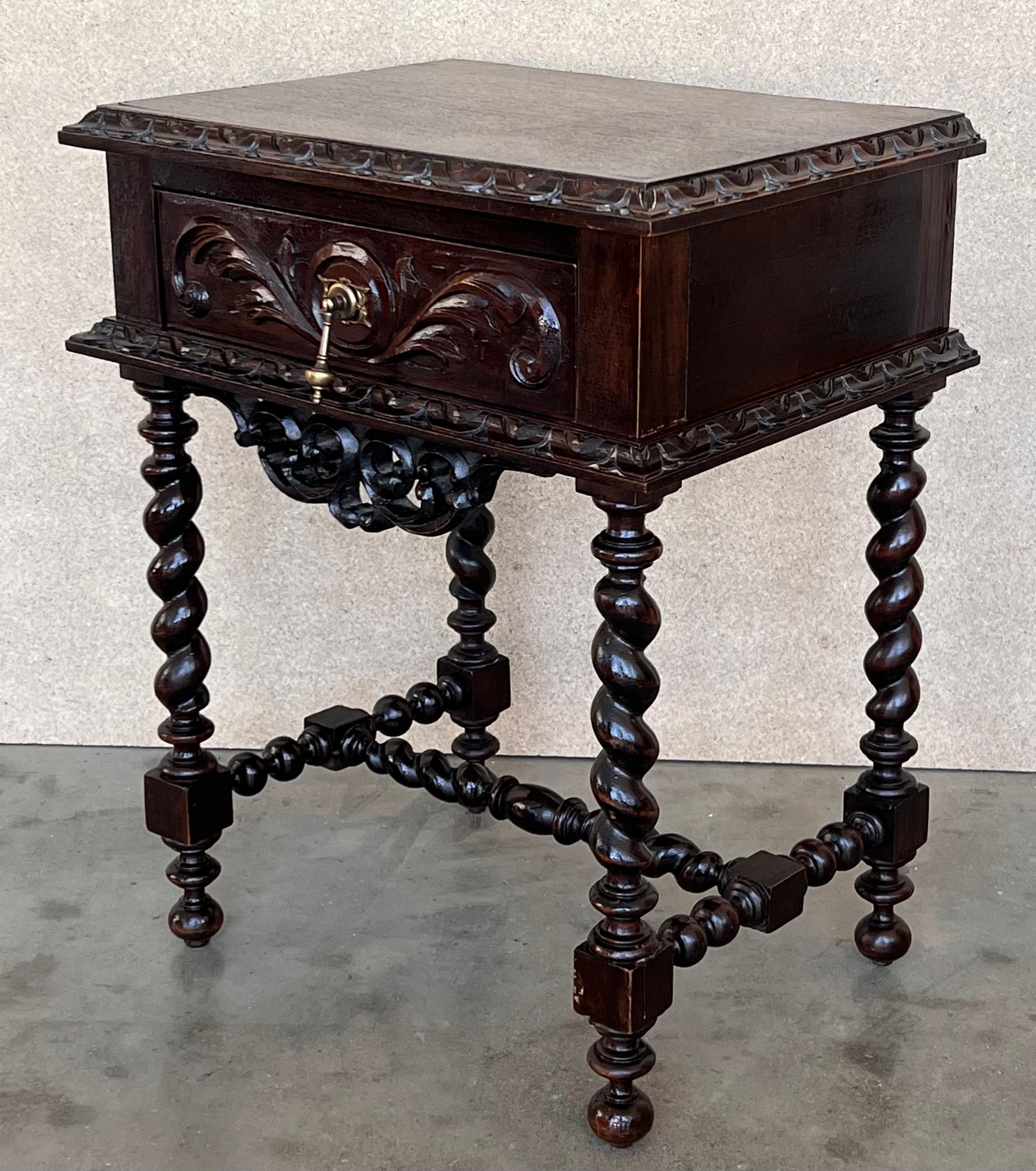 Hand-Carved Pair of Carved Spanish Nightstands with Solomonic Columns and Drawer in Black For Sale