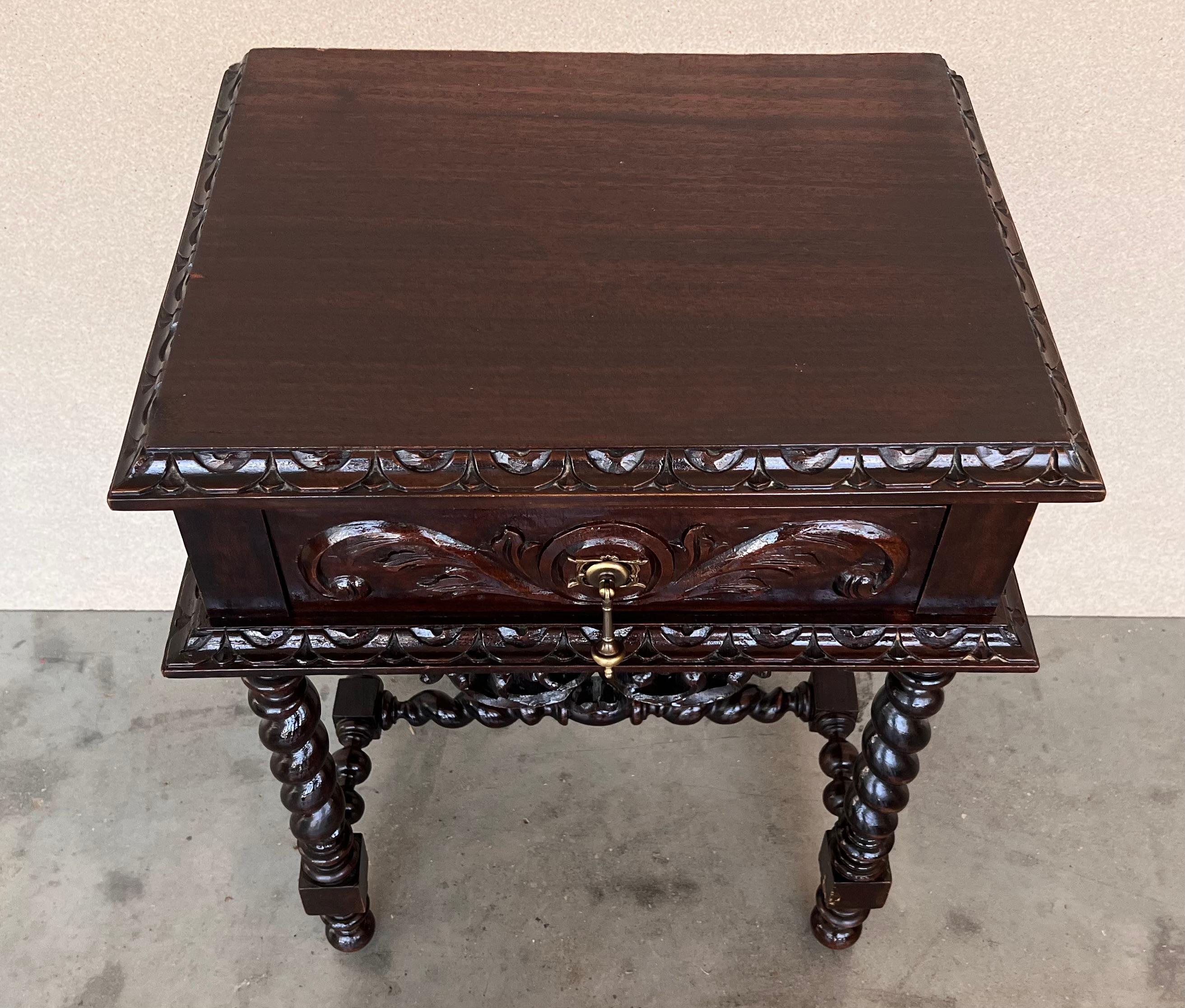 Pair of Carved Spanish Nightstands with Solomonic Columns and Drawer in Black In Good Condition For Sale In Miami, FL
