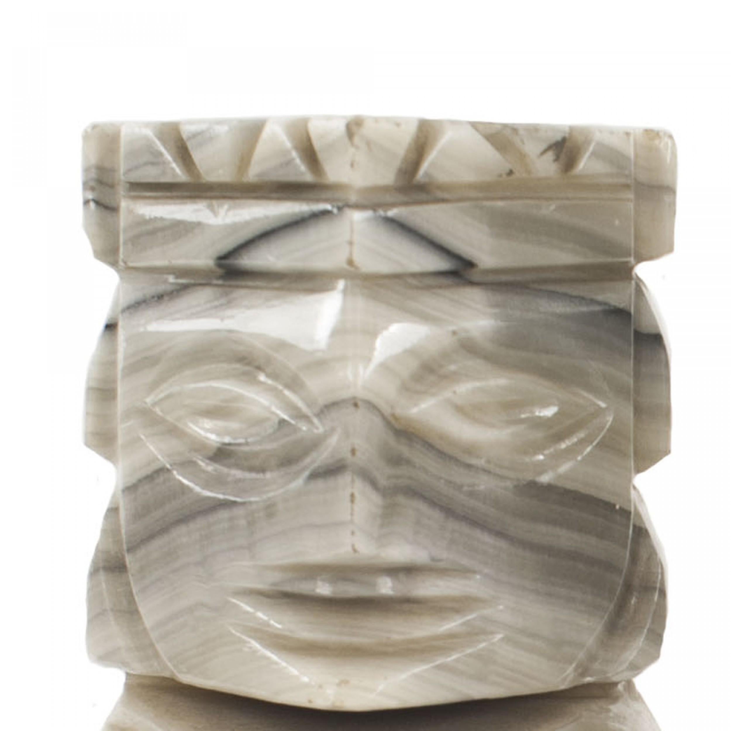 Paar geschnitzte Azteken-Buchstützen aus Stein (Handgeschnitzt) im Angebot