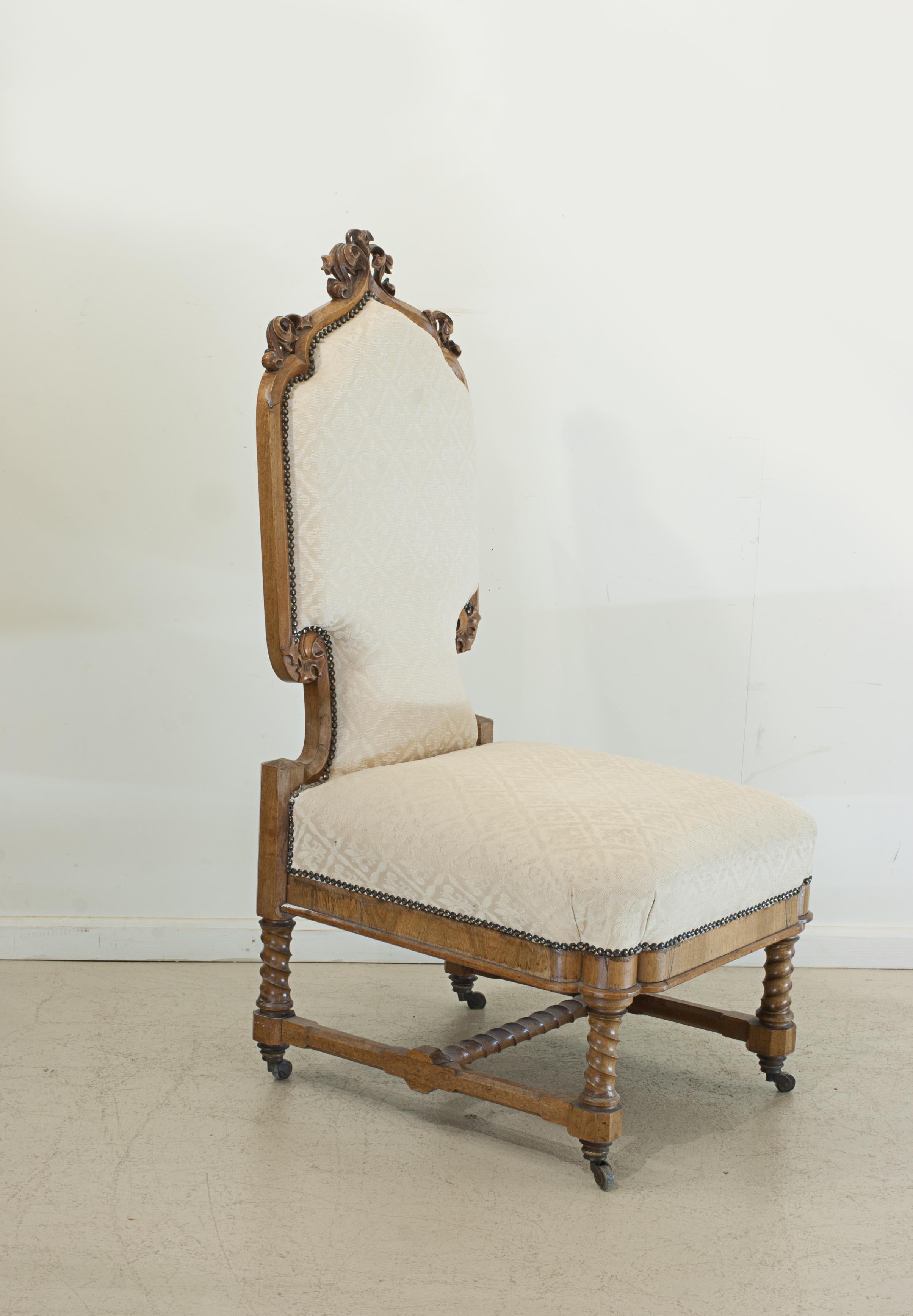 Pair of Carved Upholstered Hall Chairs In Good Condition For Sale In Oxfordshire, GB