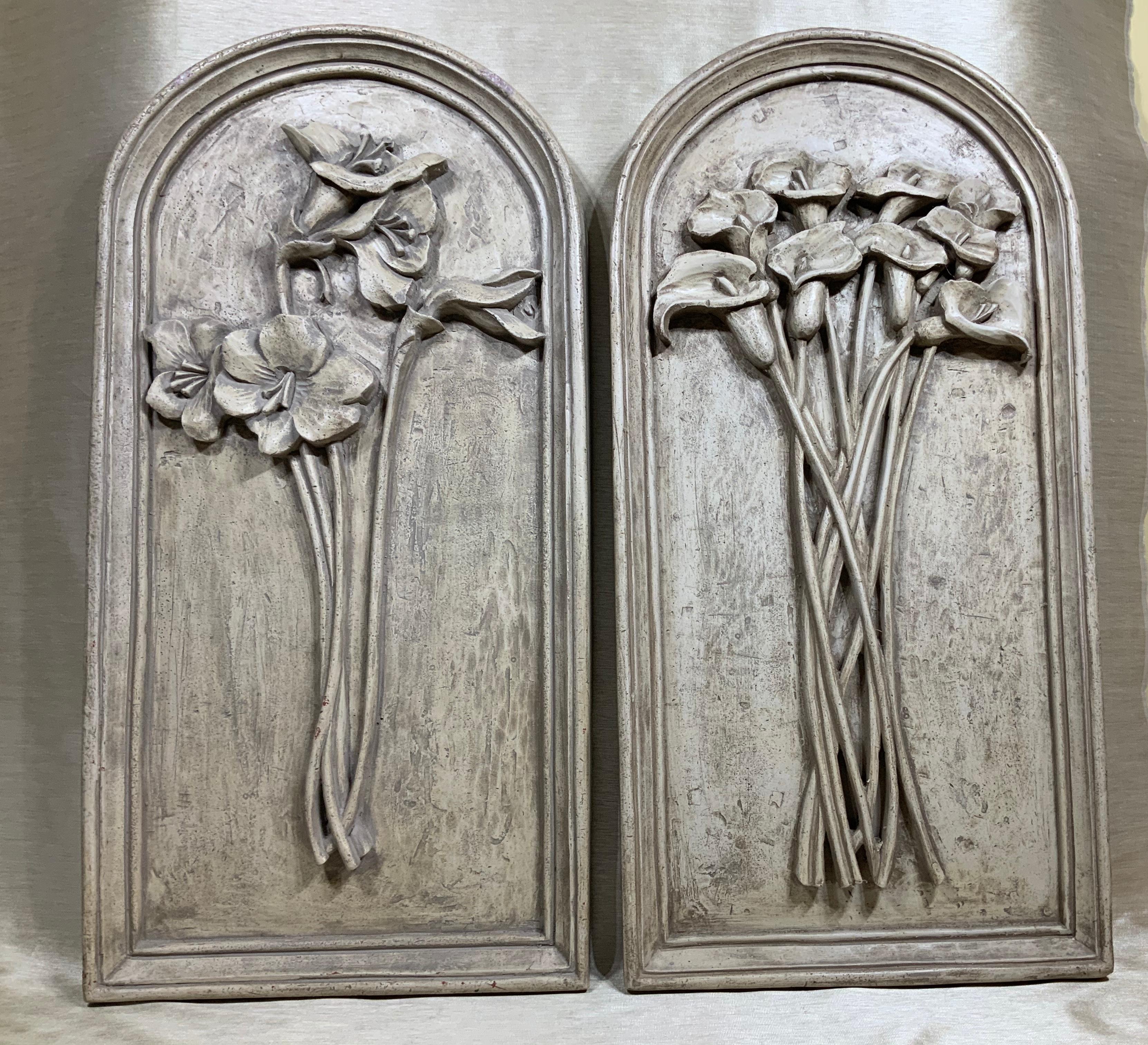 Pair of impressive wall hanging solid composition hand painted in grey, with two different bouquet or flowers.