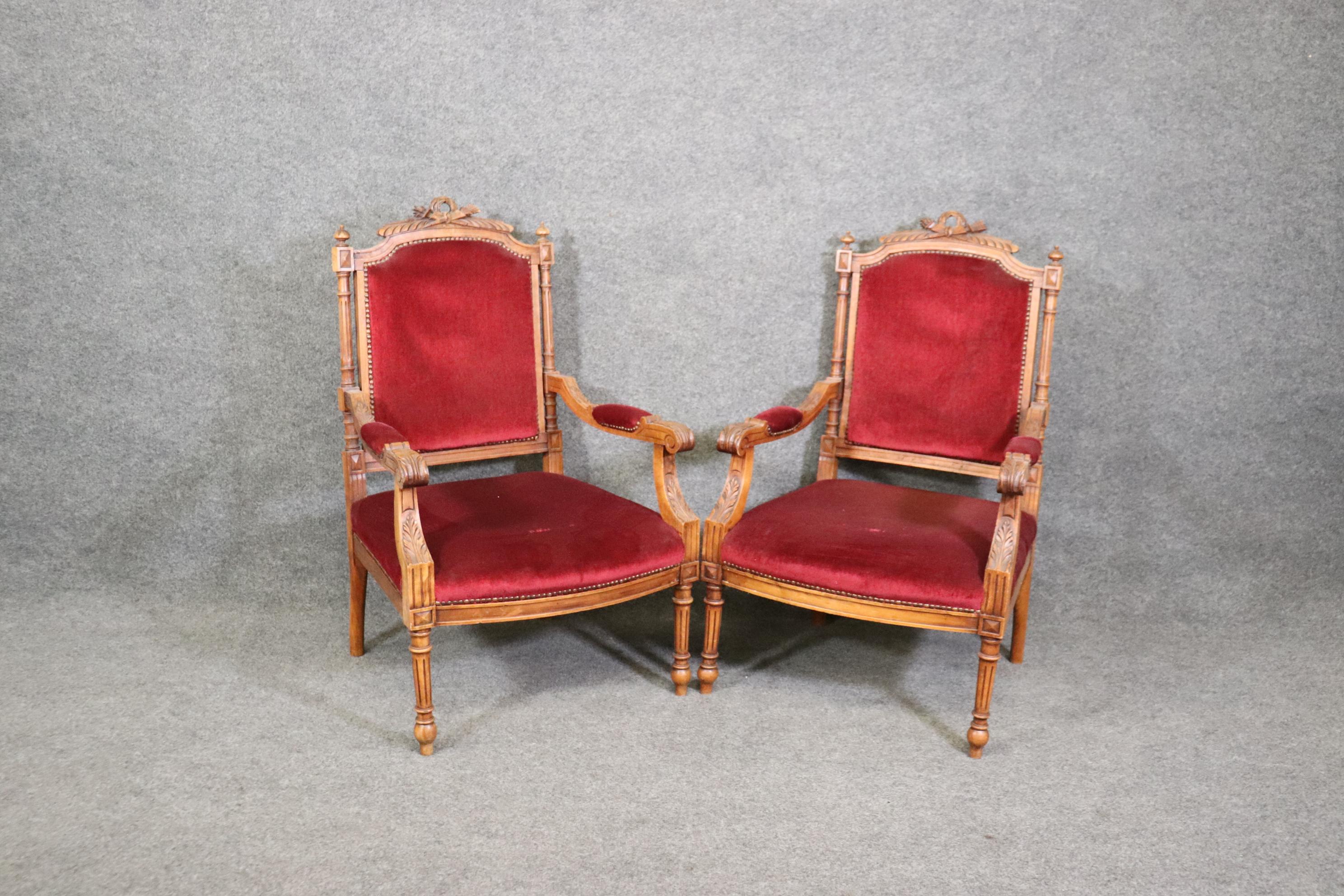 Pair of Carved Walnut Burgundy Velvet Louis XVI Fauteuil Armchairs, circa 1920 In Good Condition For Sale In Swedesboro, NJ