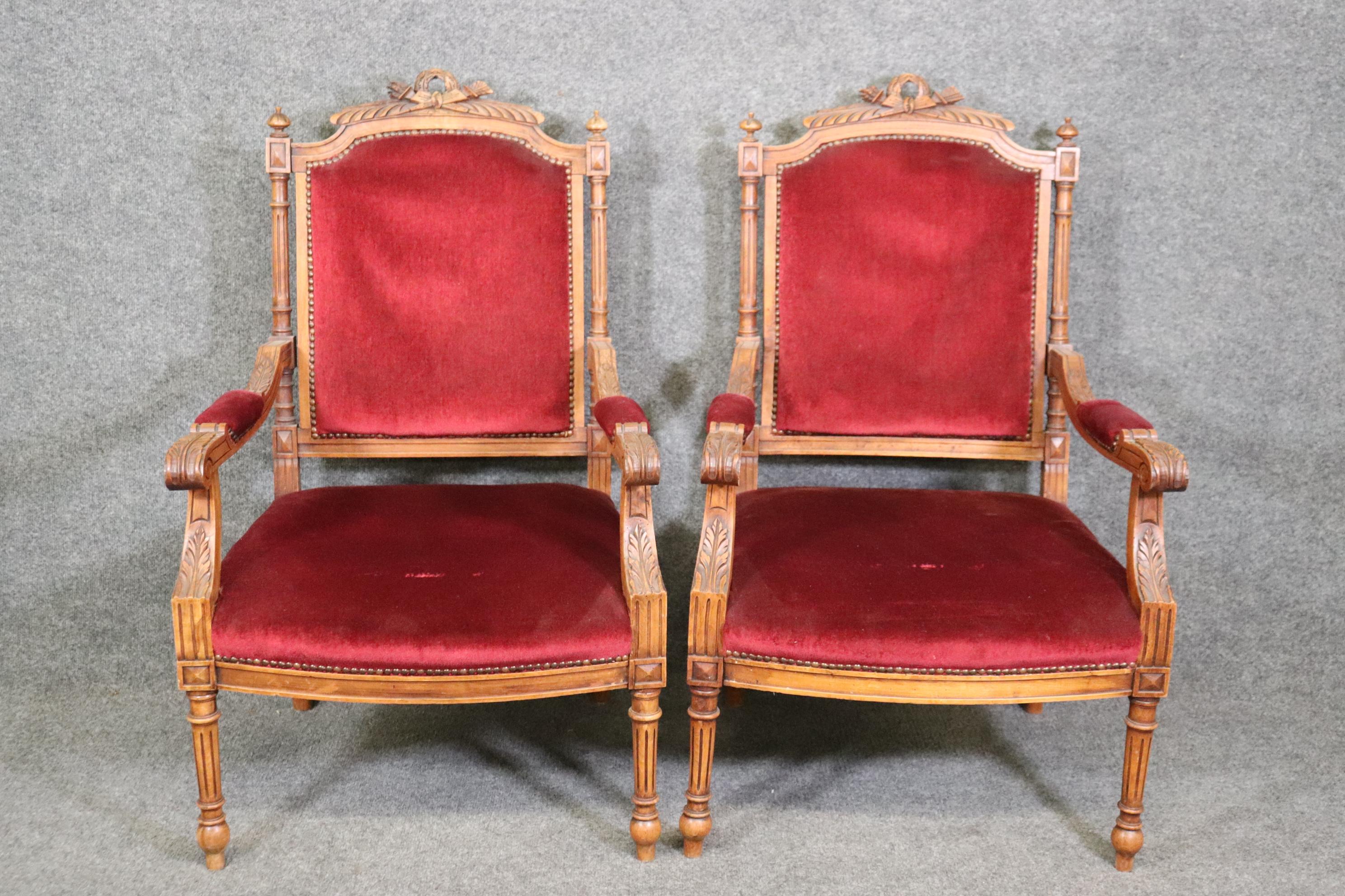 Early 20th Century Pair of Carved Walnut Burgundy Velvet Louis XVI Fauteuil Armchairs, circa 1920 For Sale