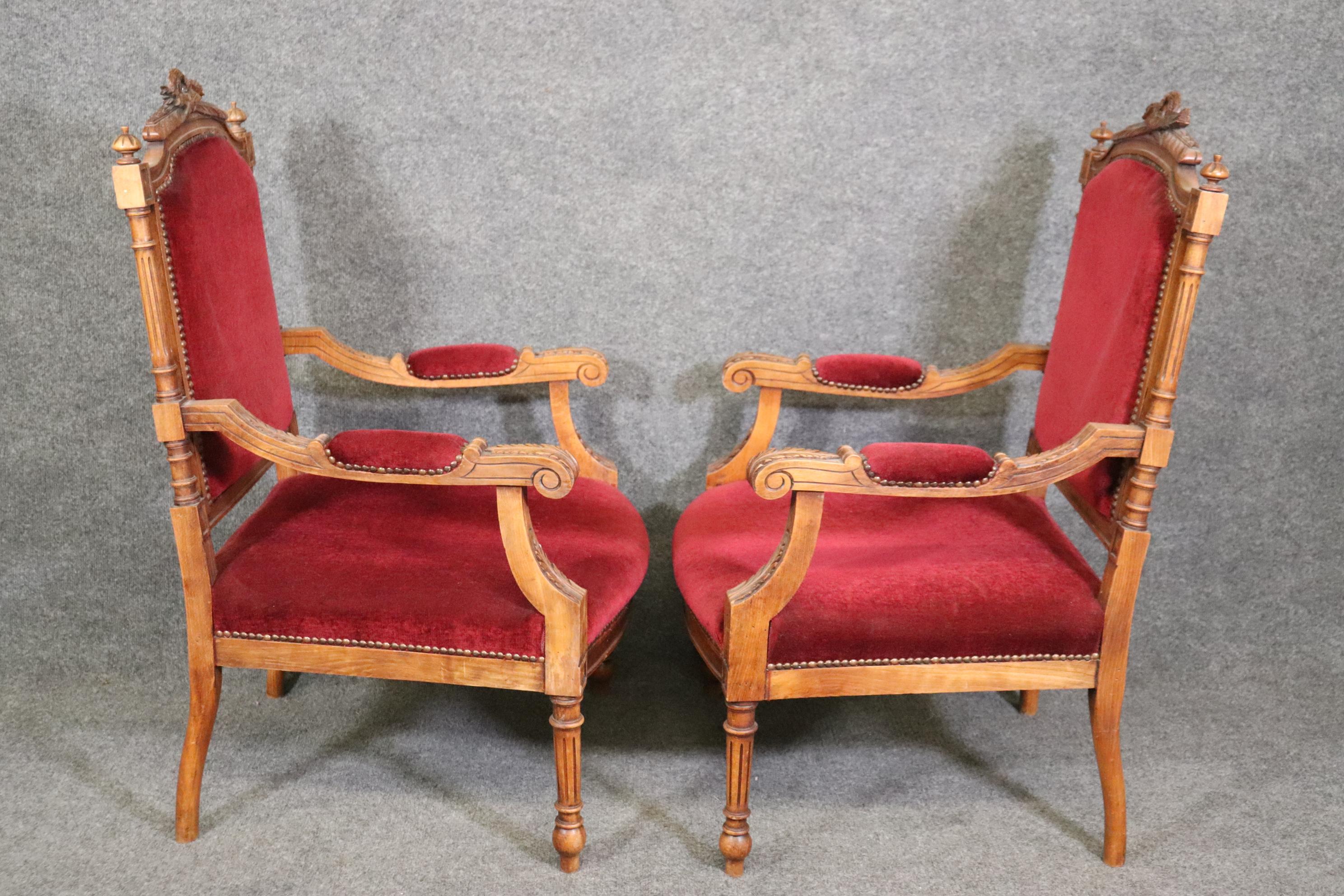 Pair of Carved Walnut Burgundy Velvet Louis XVI Fauteuil Armchairs, circa 1920 For Sale 1
