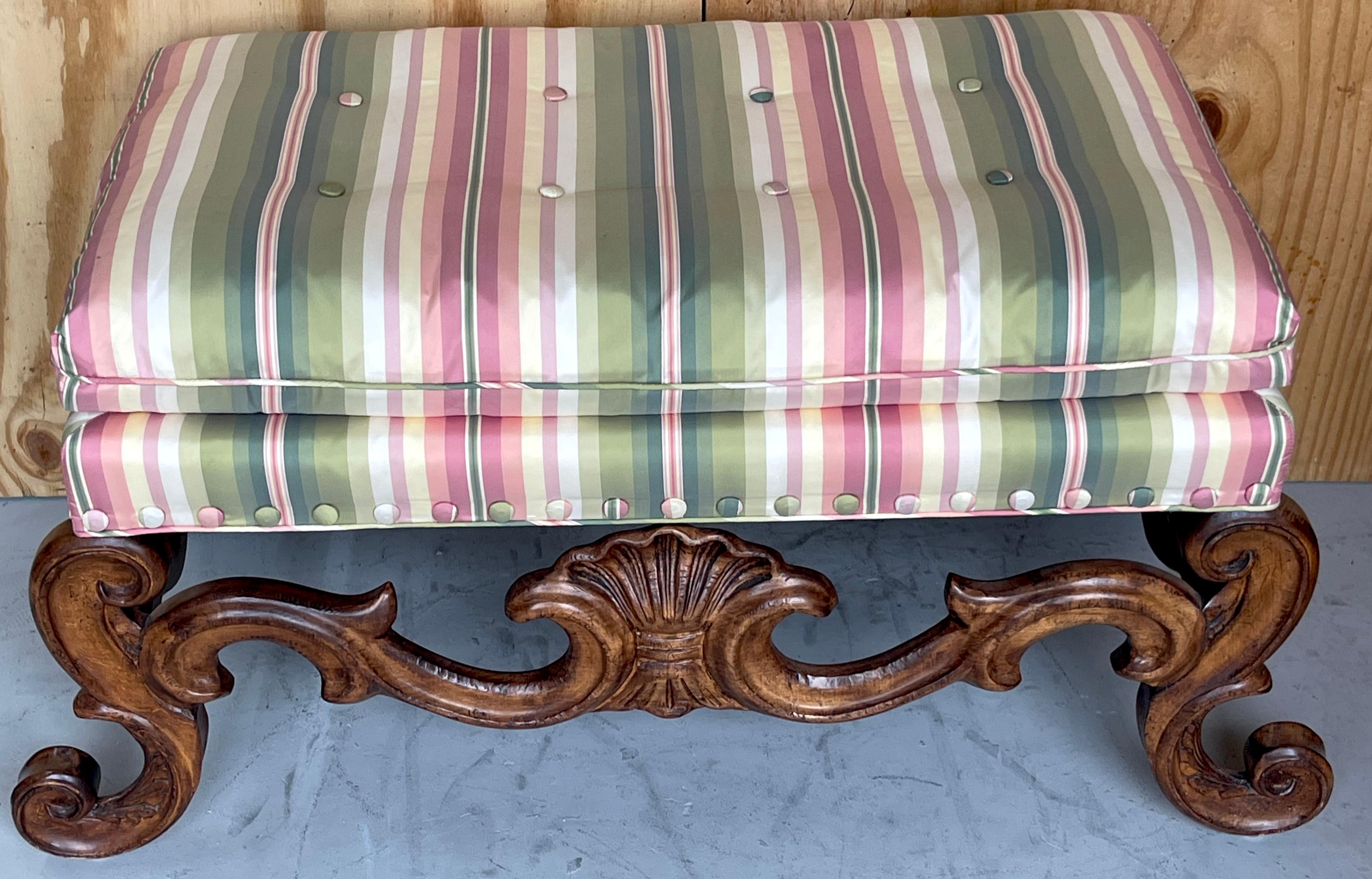 Pair of Carved Walnut Neoclassical Shell Carved Benches, By Baker  In Good Condition For Sale In West Palm Beach, FL