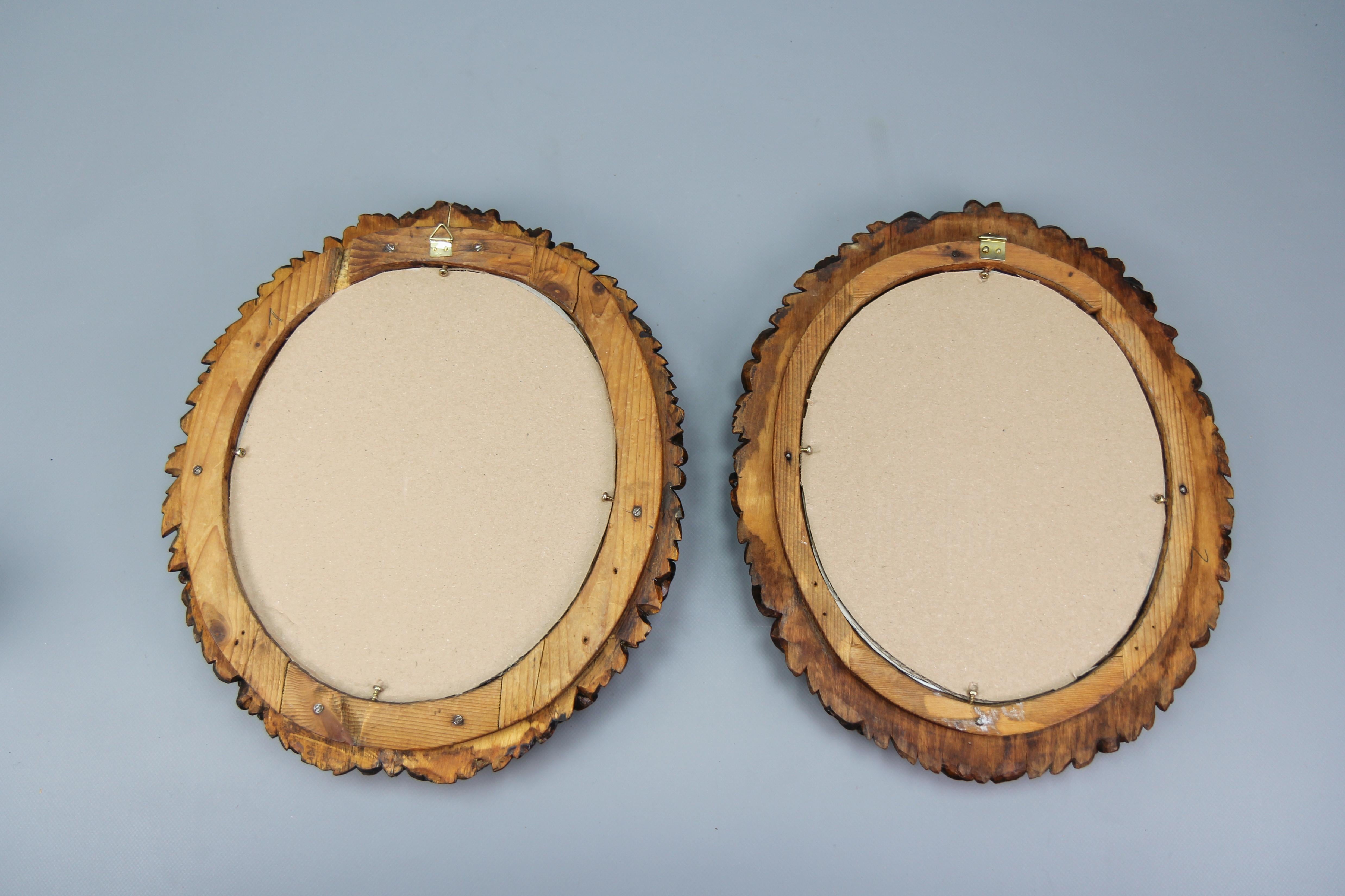 Pair of Carved Walnut Oval Dark Brown Wall Picture Frames with Flowers, ca. 1920 For Sale 9
