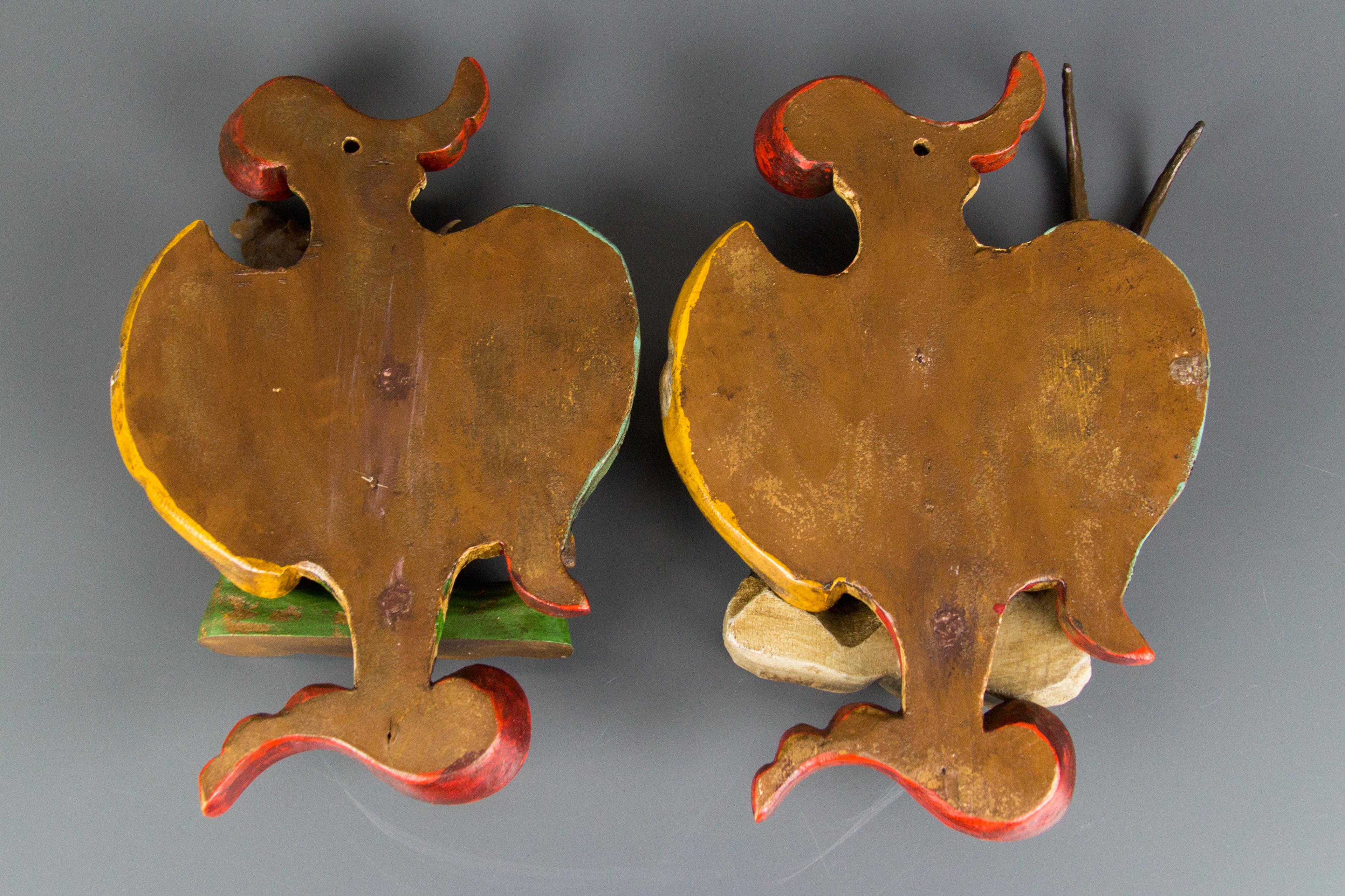 Paar geschnitzte Wandleuchter aus Holz im Barockstil mit Hirsch- und Ibexfiguren im Angebot 10