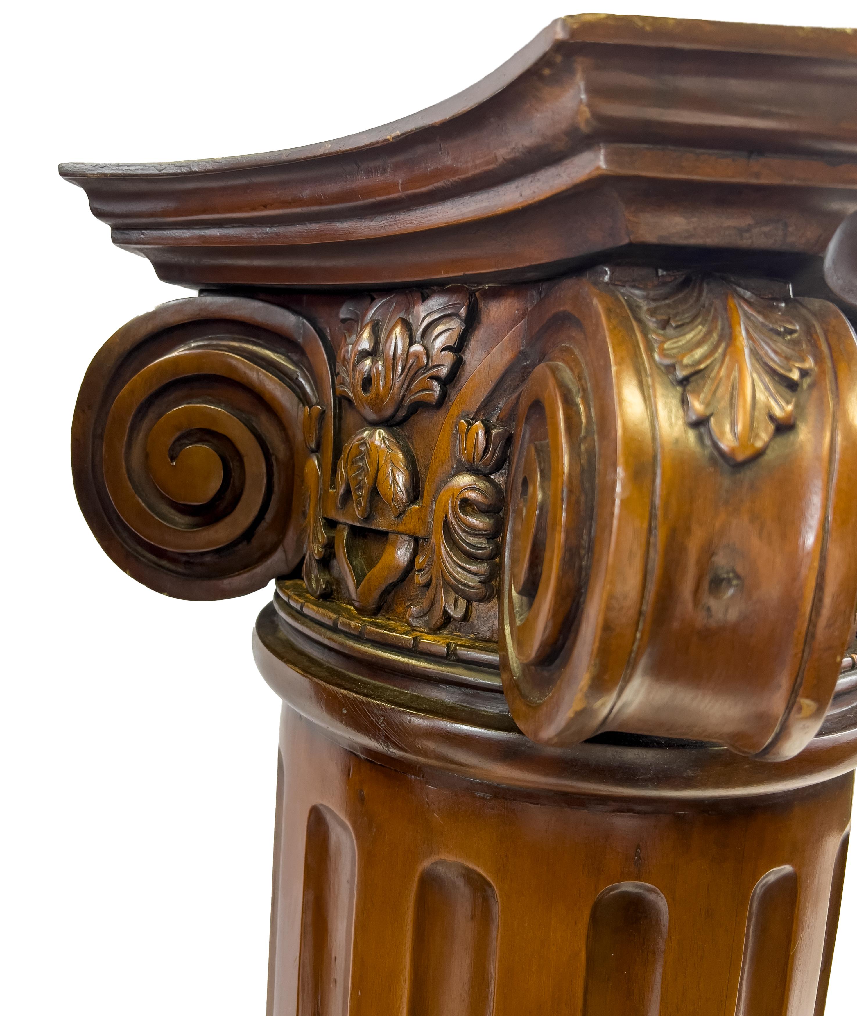 Pair of Carved Wood Columns Pedestals In Good Condition For Sale In London, GB