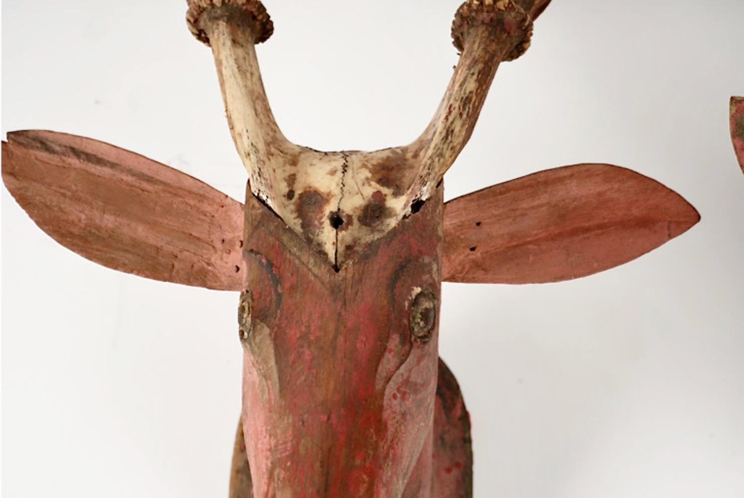 Forêt-Noire Paire de bois sculptés de cerfs avec bois de chevreuil en vente