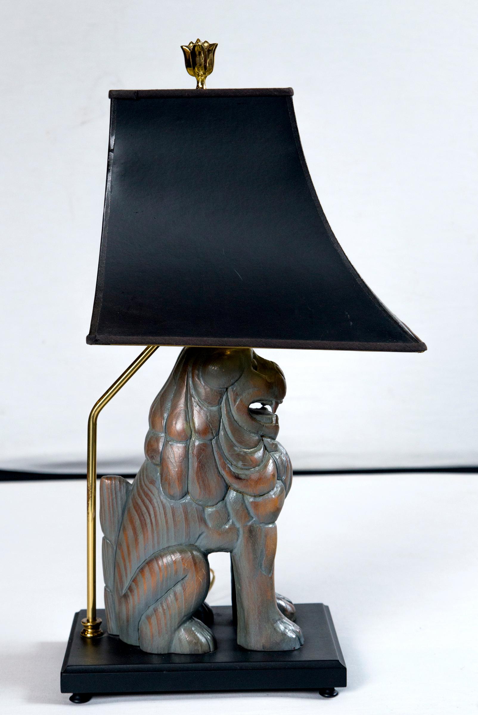Sculpté Paire de lampes à chien en Wood Wood sculpté par Sarreid  en vente