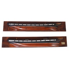 Paar geschnitzte Holz-Eisen-Schiffsmodelle mit halber Hull