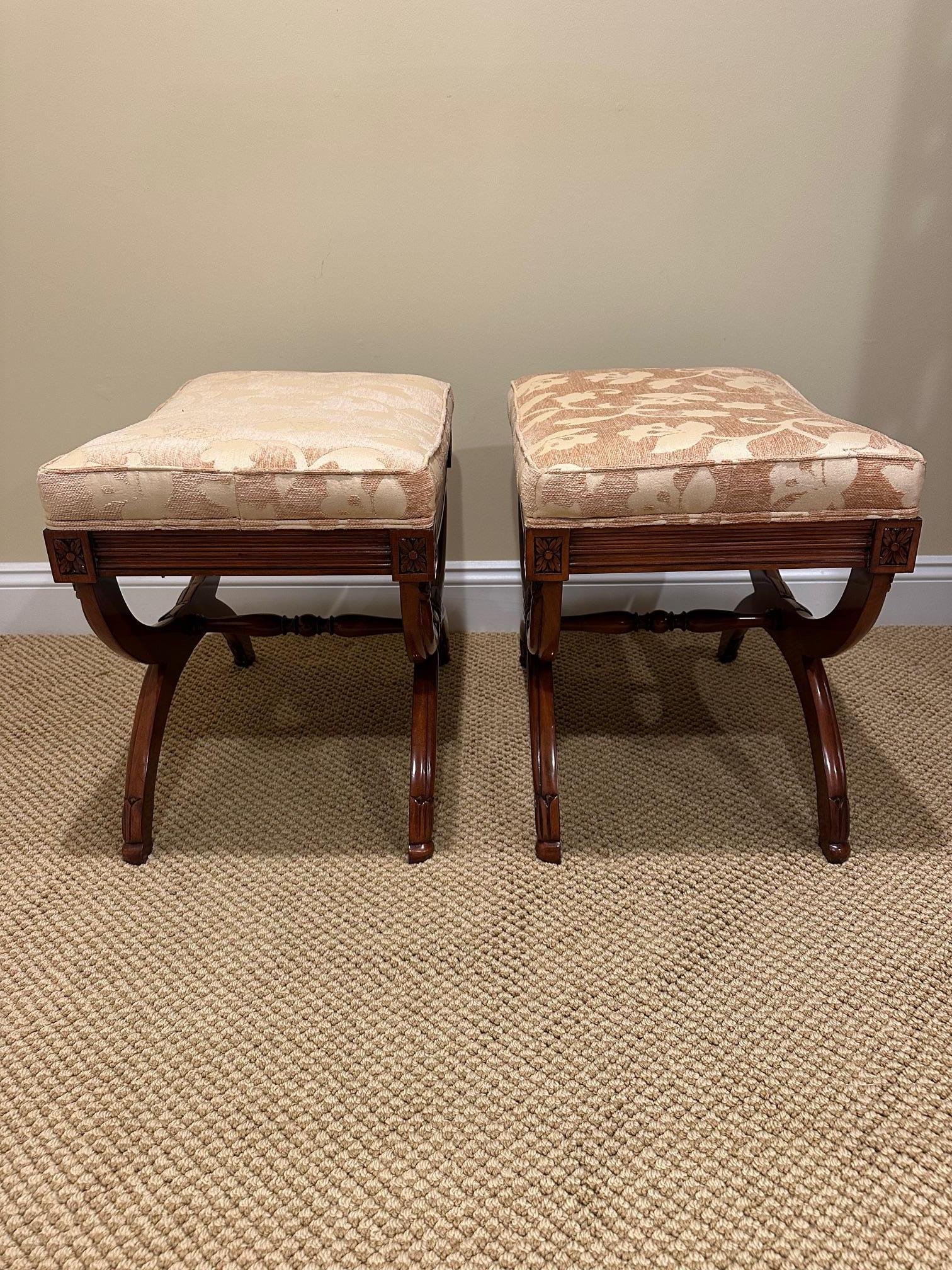 XXIe siècle et contemporain Pair of Carved Wood Karges Benches with Neutral Plush Upholstery en vente