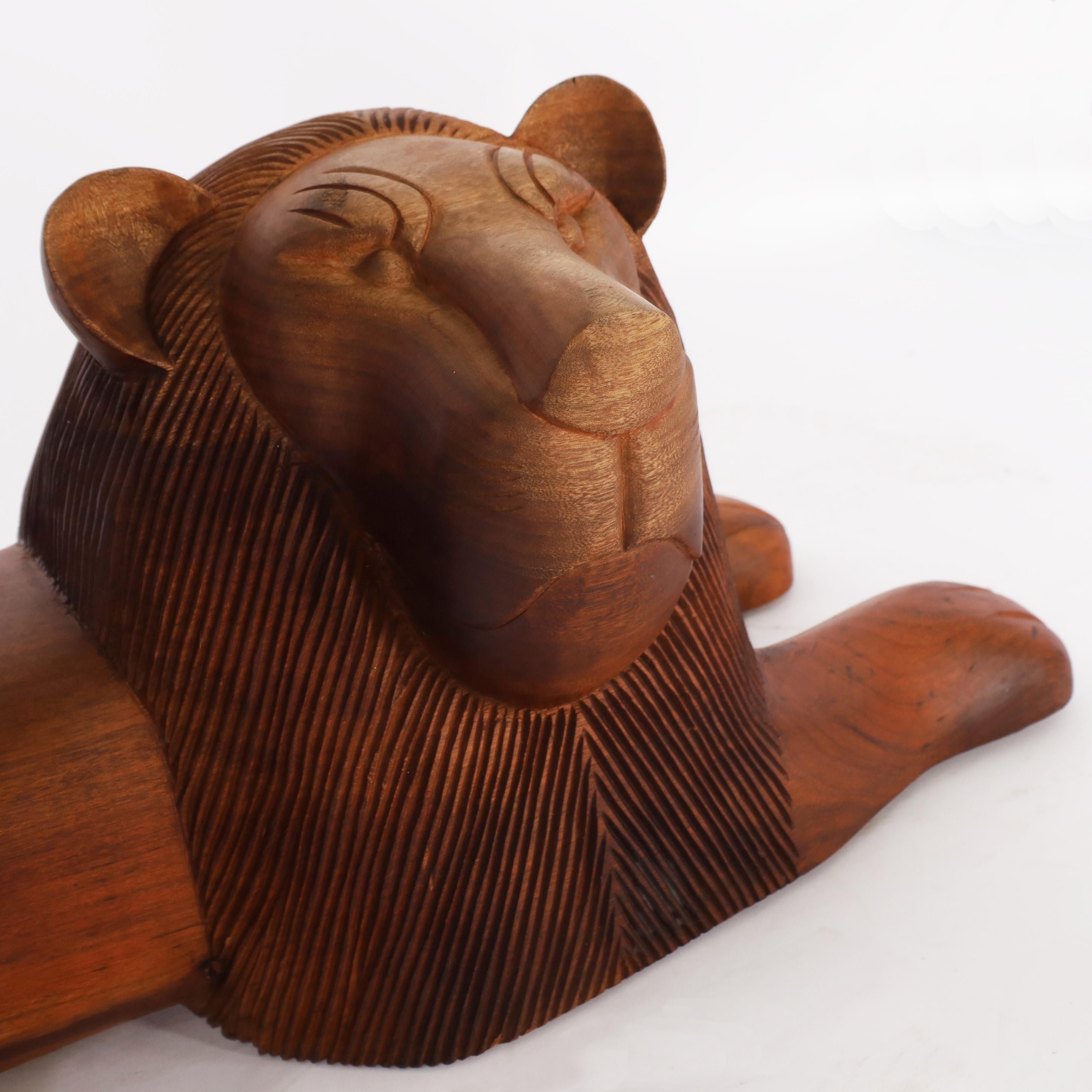 Pair of  Carved Wood Lions from  Minas Gerais For Sale 1