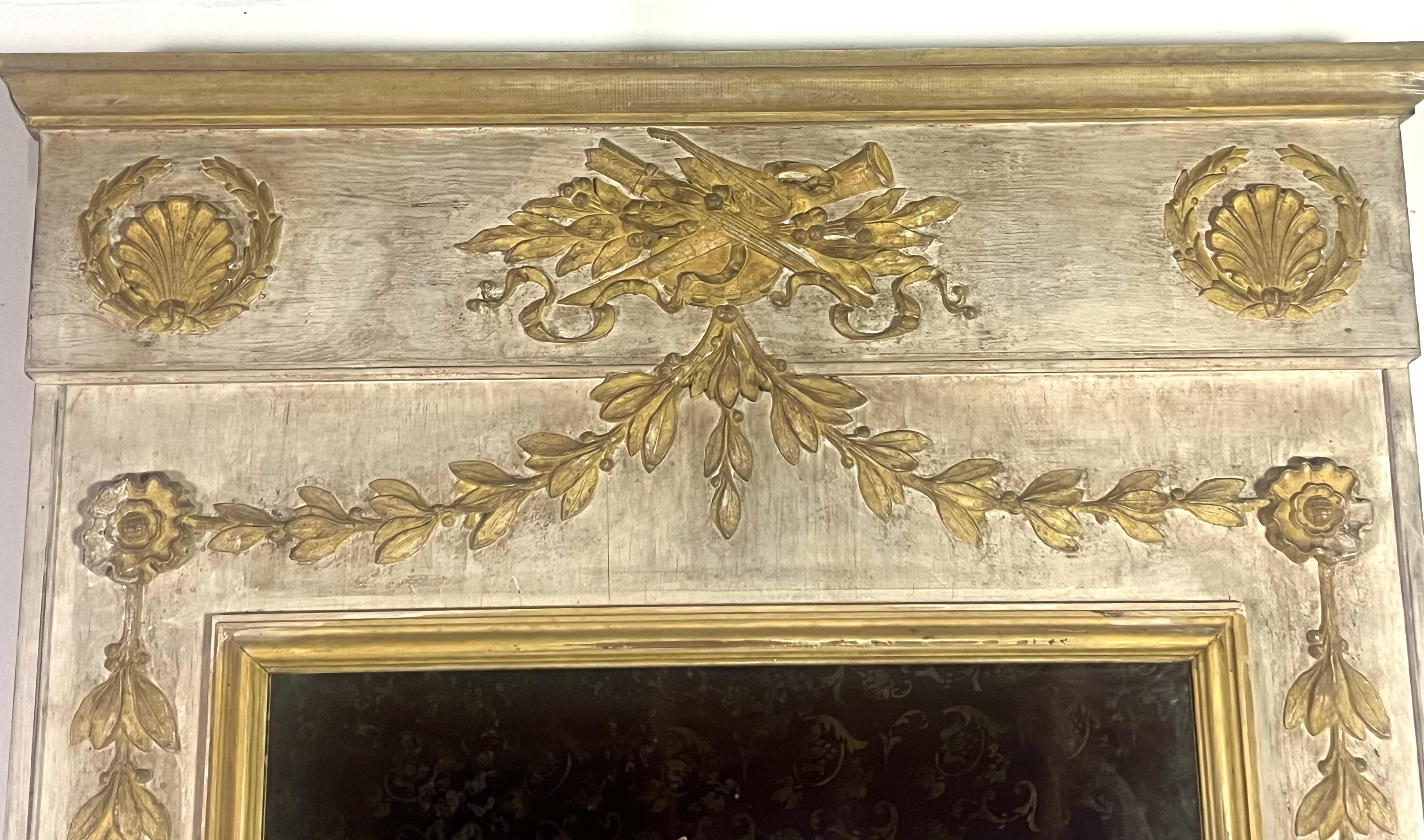 Neoclassico Coppia di specchi Trumeau in legno intagliato e dipinto C.C. 1930 in vendita
