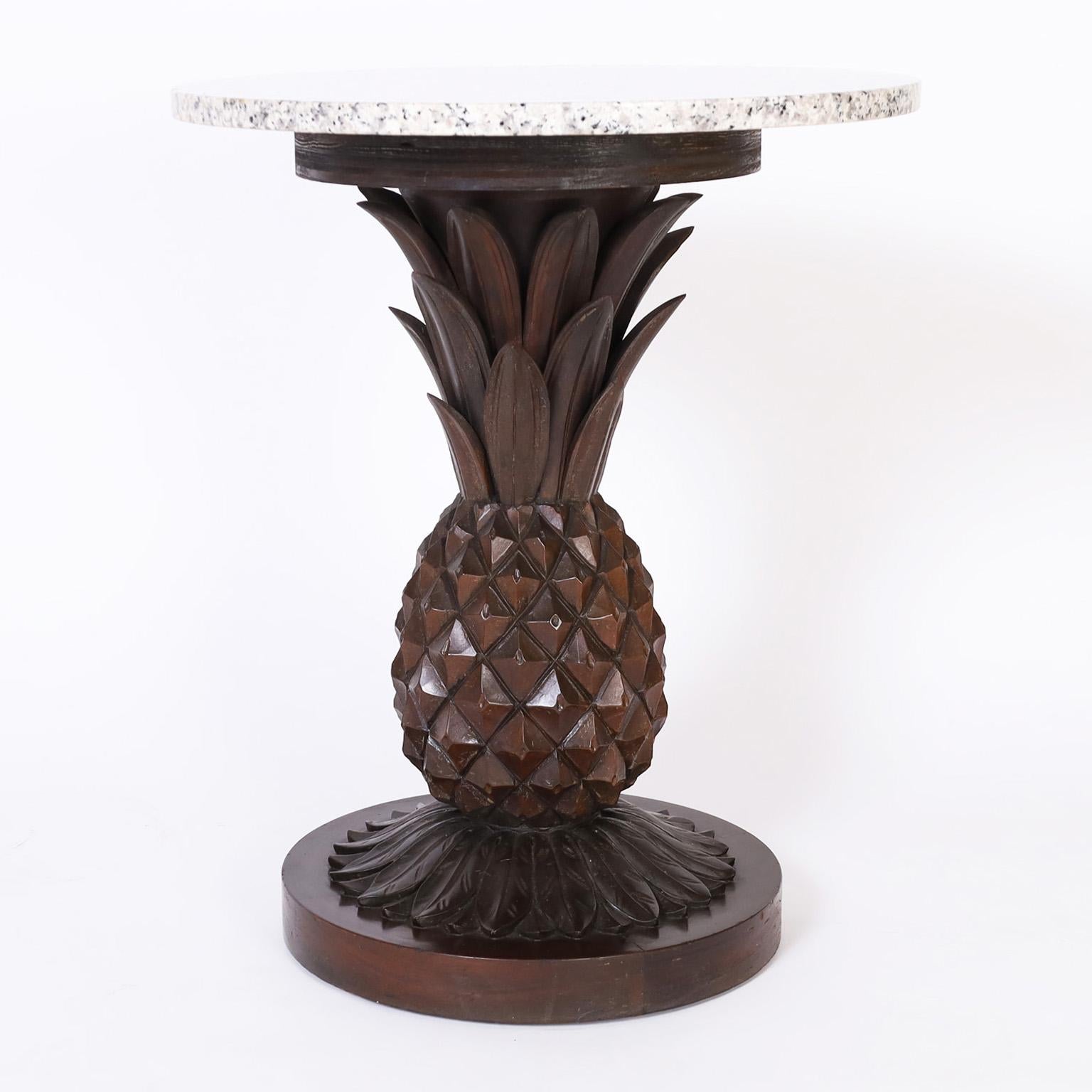 Mid-Century Modern Paire de supports ananas en bois sculpté en vente