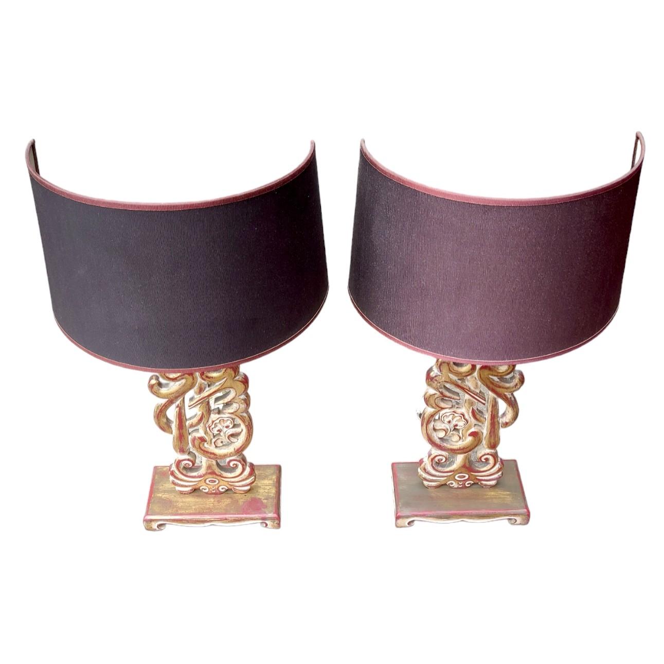 Paire de lampes de table en bois sculpté de style oriental en vente 4
