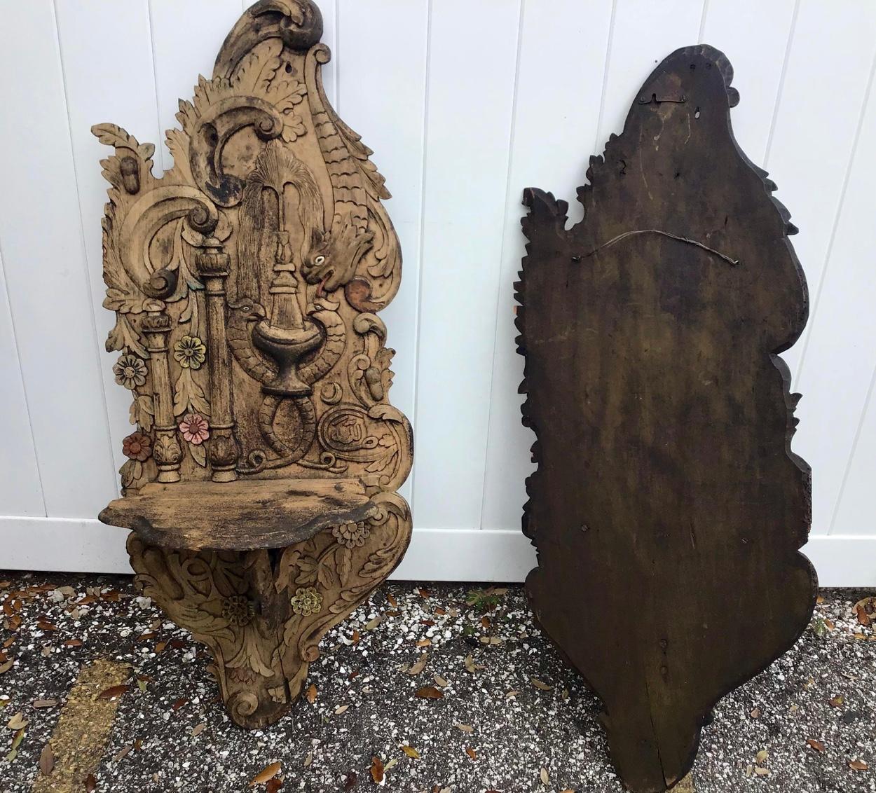 Anglo-Indian Pair of Carved Wood Wall Brackets or Turban Stands, Kavukluk