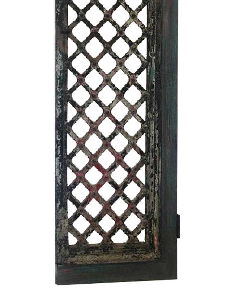 Pair of Carved Wood Window Doors / Screens Made in India Circa 1780 In Good Condition For Sale In New York, NY