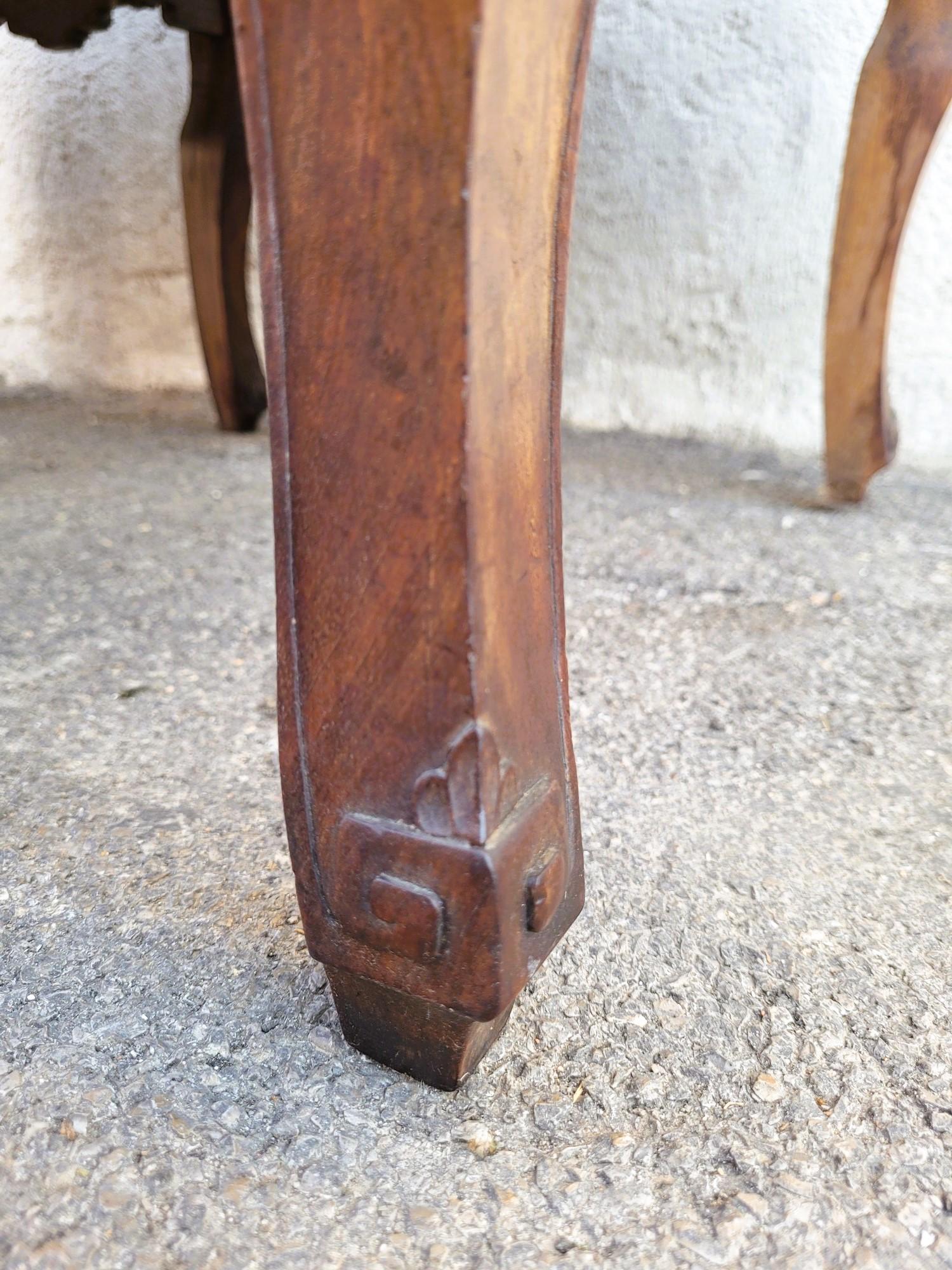 Coppia di poltrone in legno intagliato, Cina, fine XIX-inizio XX secolo in vendita 6