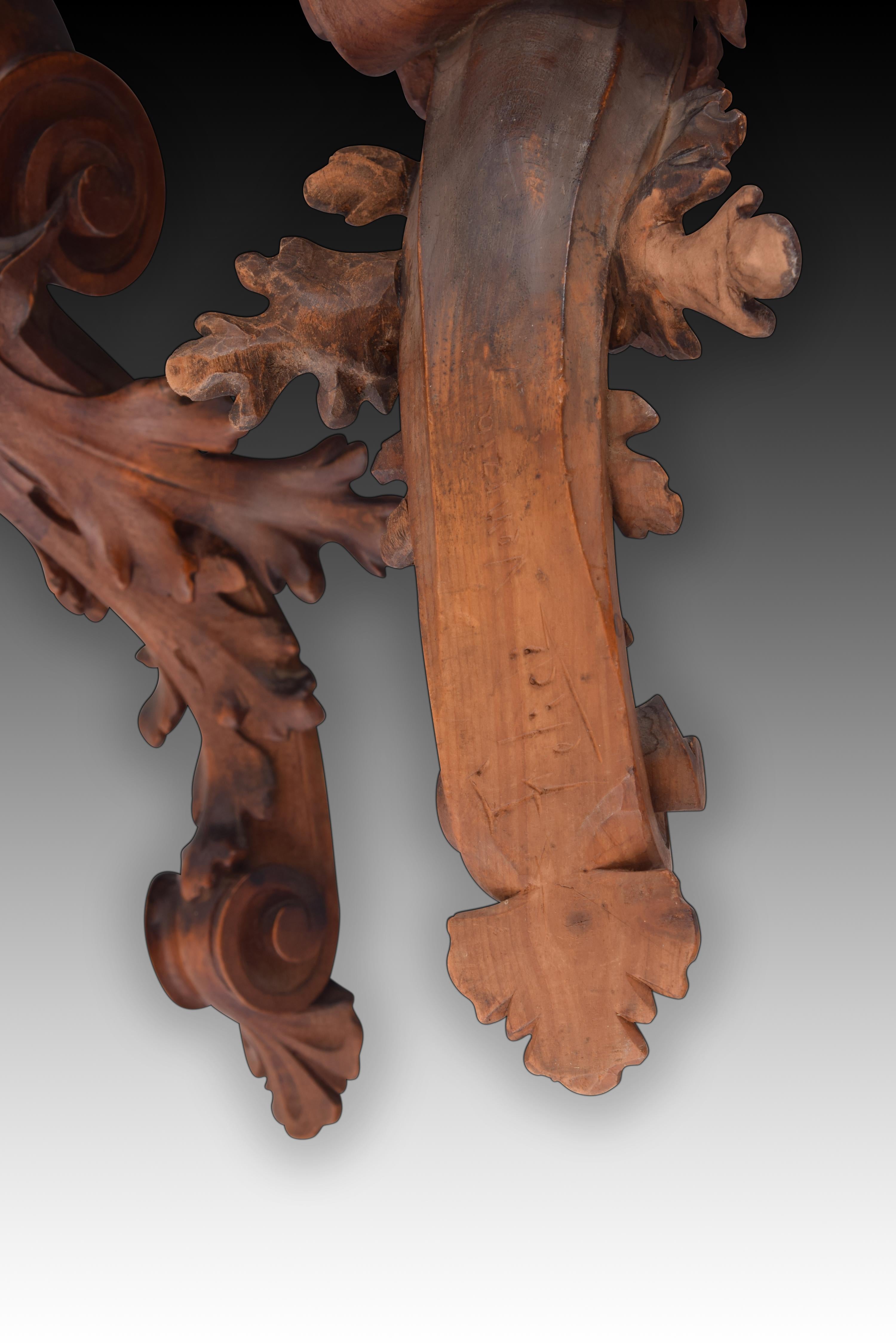 Wood Pair of carved wooden corbels. Venice, 19th century. For Sale