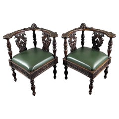Coppia di poltrone angolari in legno intagliato