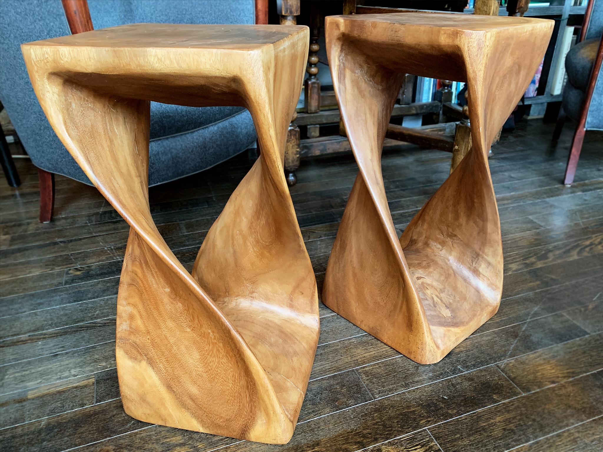 20ième siècle Pair of Carved Wooden Pedestals en vente