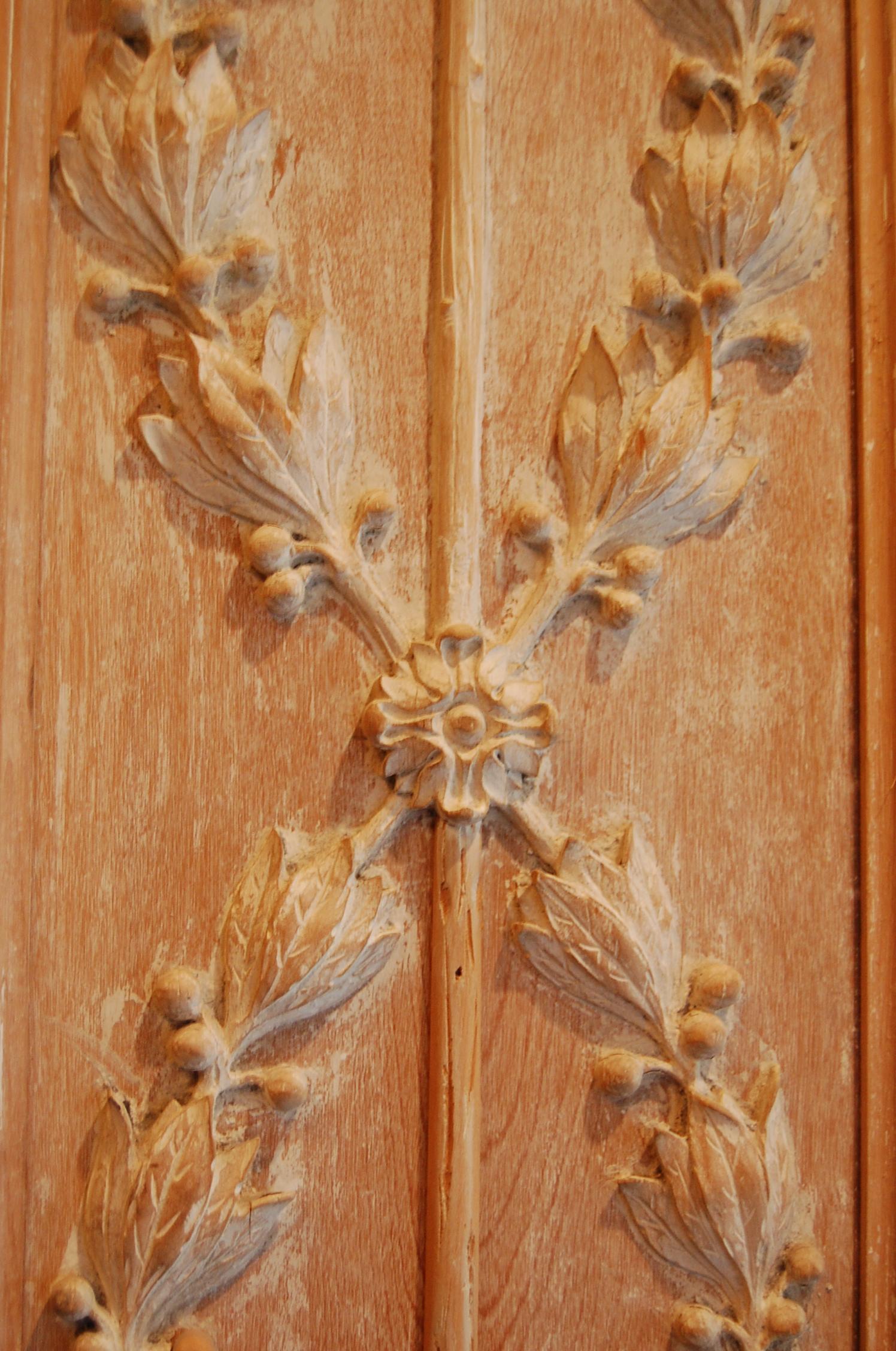 Carved Wooden Pilasters Featuring Classic Urns with Intertwining Branches, Pair For Sale 10