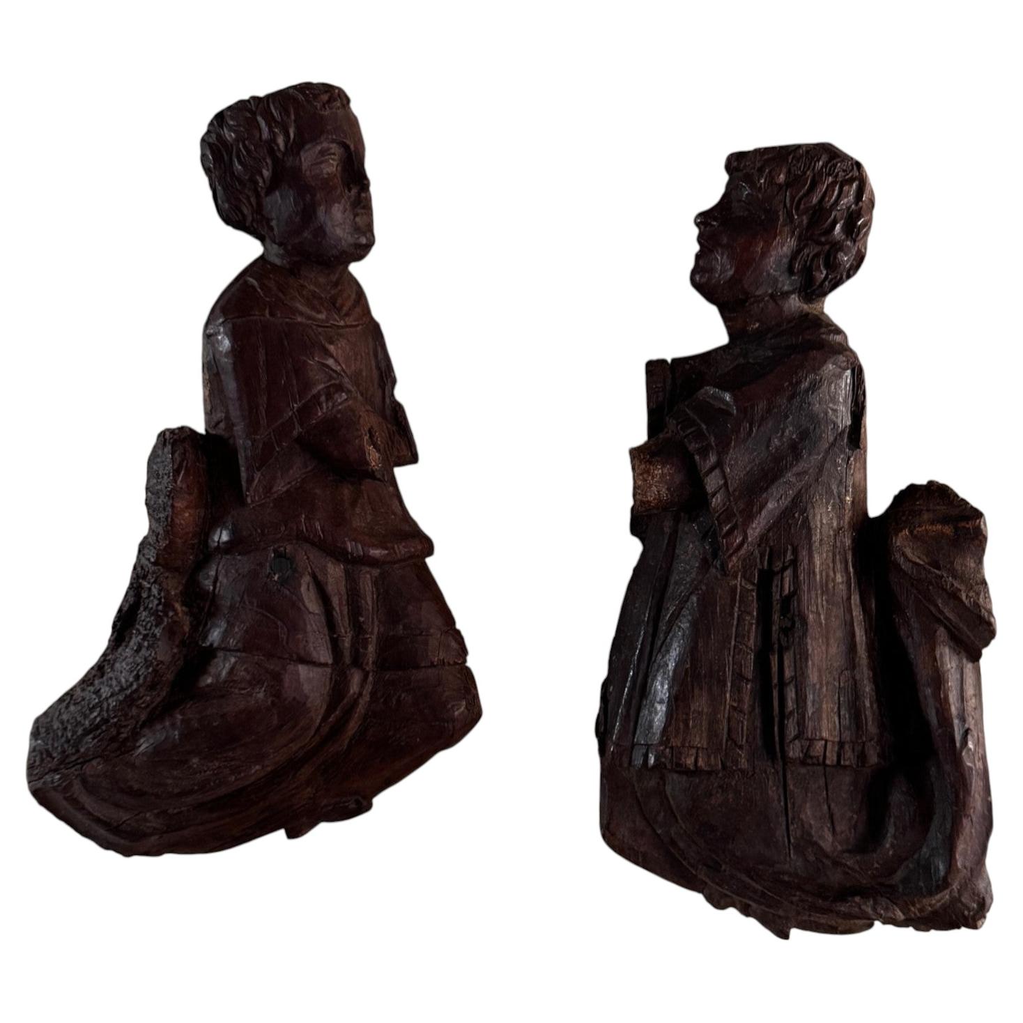 Pair of Carved Wooden Praying Angels, 17th Century For Sale at 1stDibs