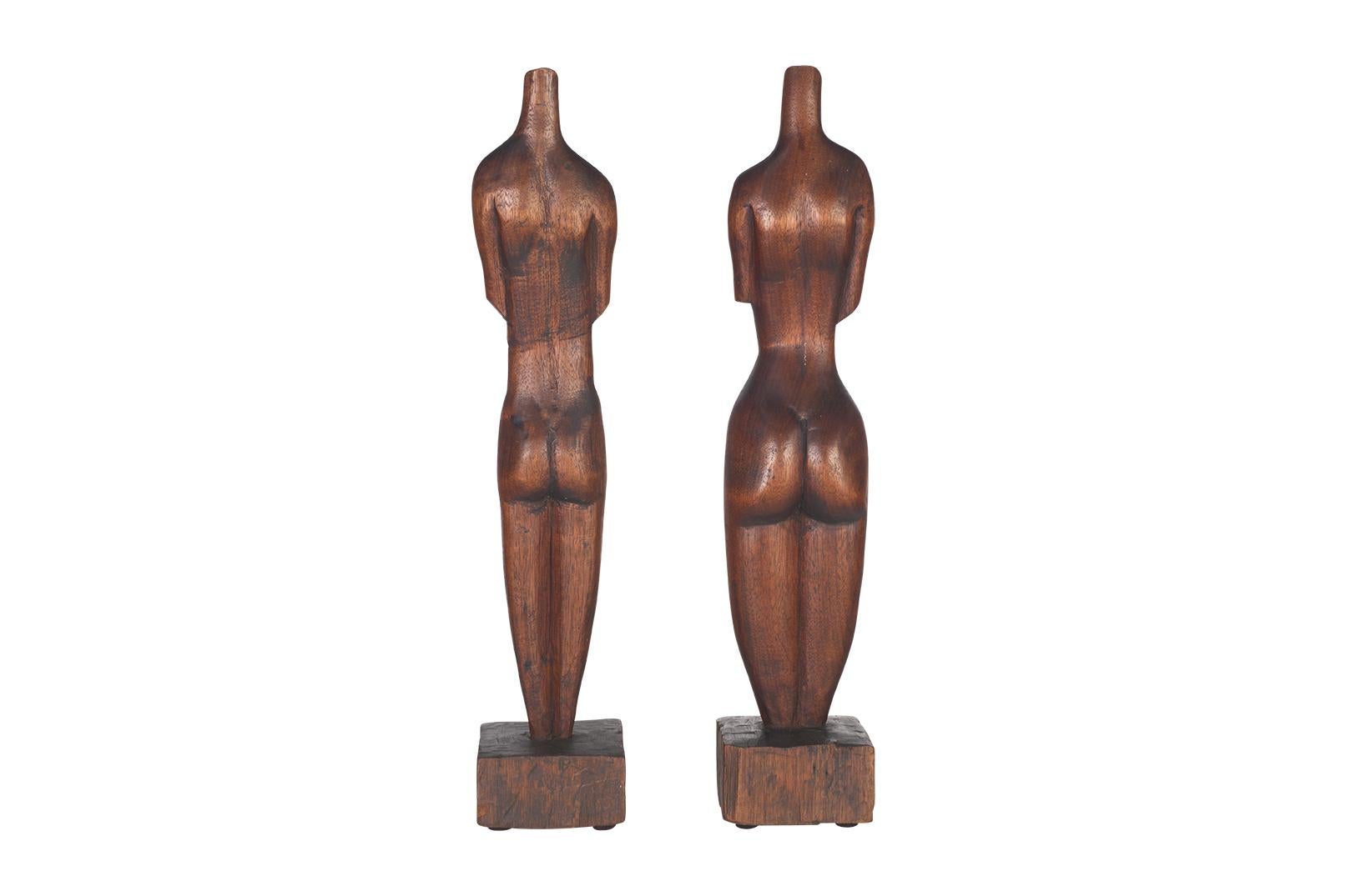 XX secolo Coppia di busti di legno intagliati di una femmina e di un maschio in vendita