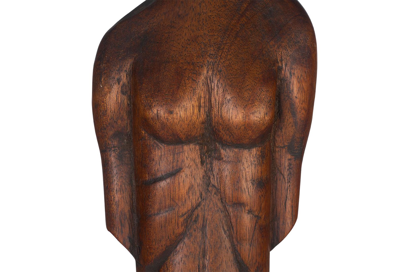 Legno Coppia di busti di legno intagliati di una femmina e di un maschio in vendita