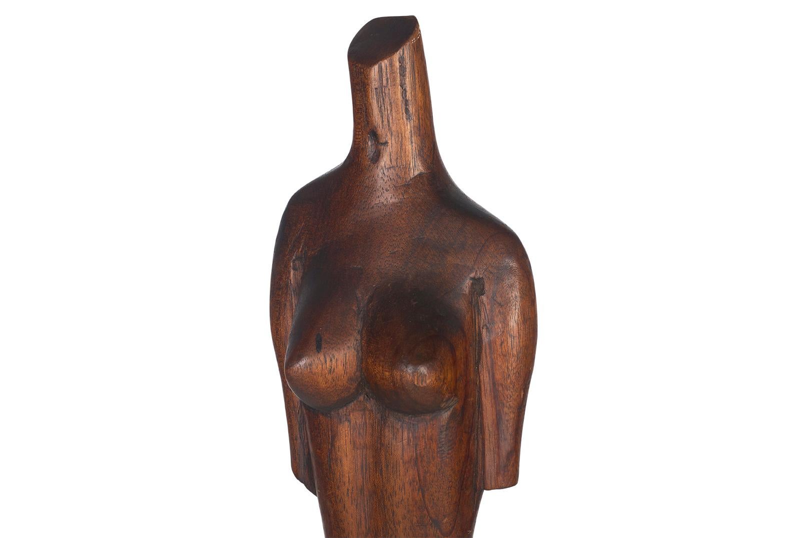 Coppia di busti di legno intagliati di una femmina e di un maschio in vendita 2