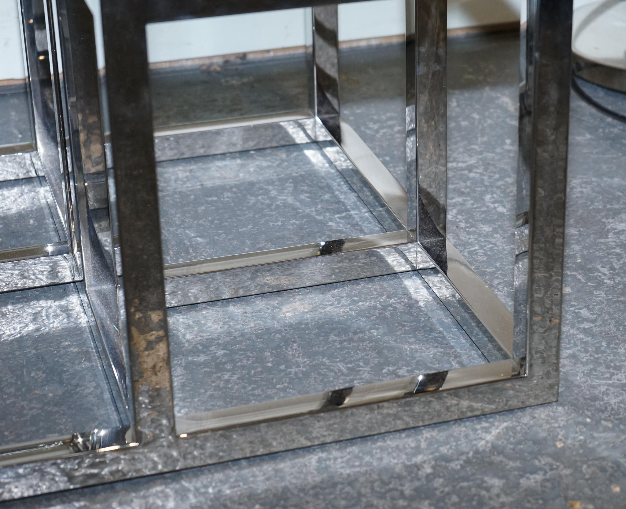 PAIR OF CASA PADRiNO ART DECO  Style GLASS POLISHED STAINLESS STEEL SIDE TABLES (Handgefertigt) im Angebot