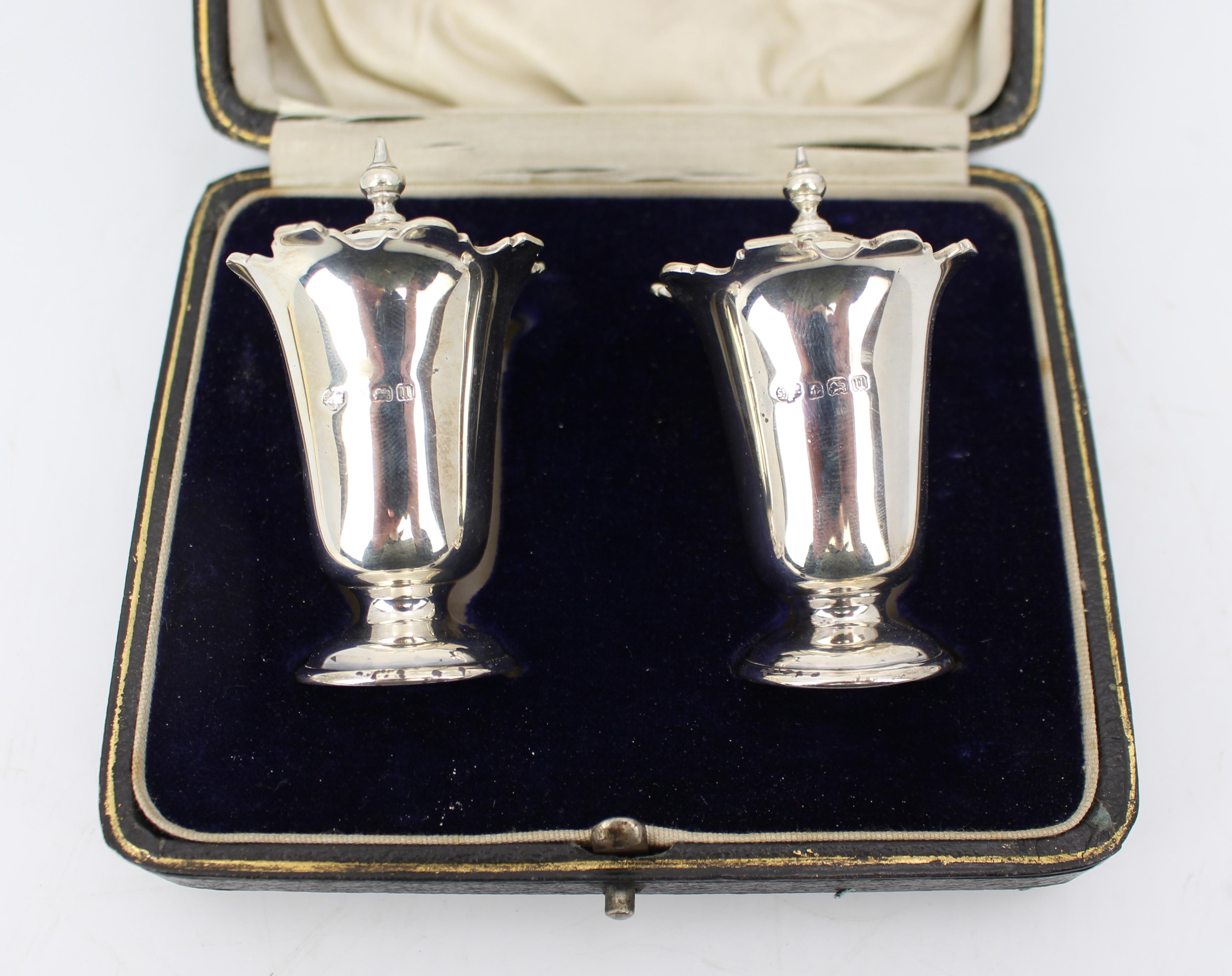 British Pair of Cased Antique Sterling Silver Pepperettes – Birmingham 1919 For Sale