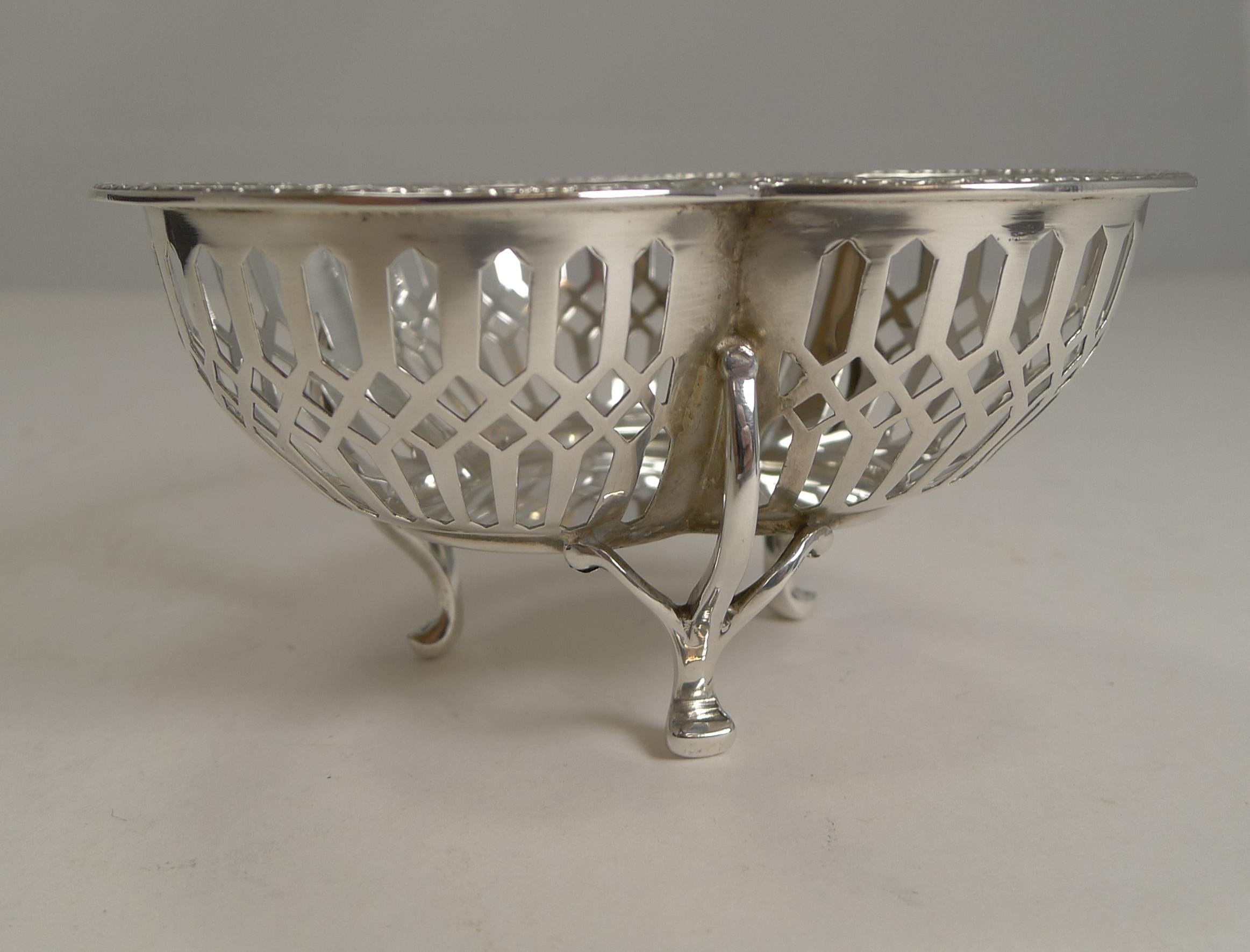 Early 20th Century Pair of Cased English Sterling Silver Baskets, 1910